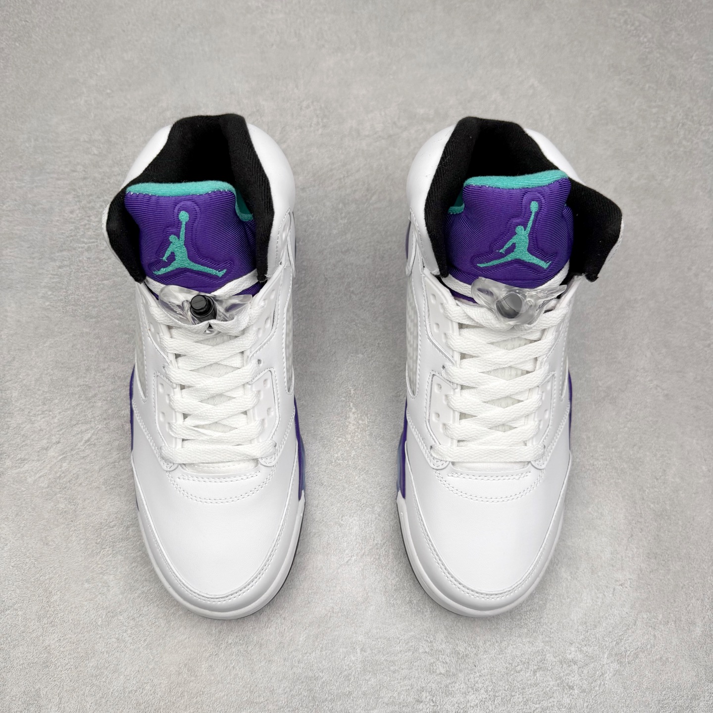 图片[2]-＃外贸版 Air Jordan AJ5 Retro 白紫 HQ7979-100 原纸板楦头开发 进口头层皮料 完美鞋型匹配公司货 正确鞋舌立体高频 最新原厂底模 大底卡色咬花完美 鞋柜必备鞋款 终端现货供应 尺码：36 36.5 37.5 38 38.5 39 40 40.5 41 42 42.5 43 44 44.5 45 46 47.5-选品中心