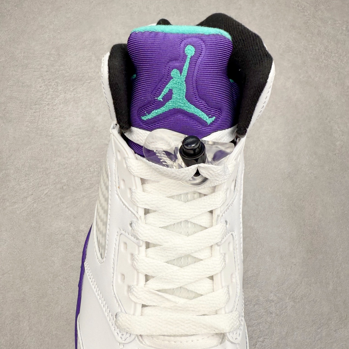 图片[5]-＃外贸版 Air Jordan AJ5 Retro 白紫 HQ7979-100 原纸板楦头开发 进口头层皮料 完美鞋型匹配公司货 正确鞋舌立体高频 最新原厂底模 大底卡色咬花完美 鞋柜必备鞋款 终端现货供应 尺码：36 36.5 37.5 38 38.5 39 40 40.5 41 42 42.5 43 44 44.5 45 46 47.5-选品中心