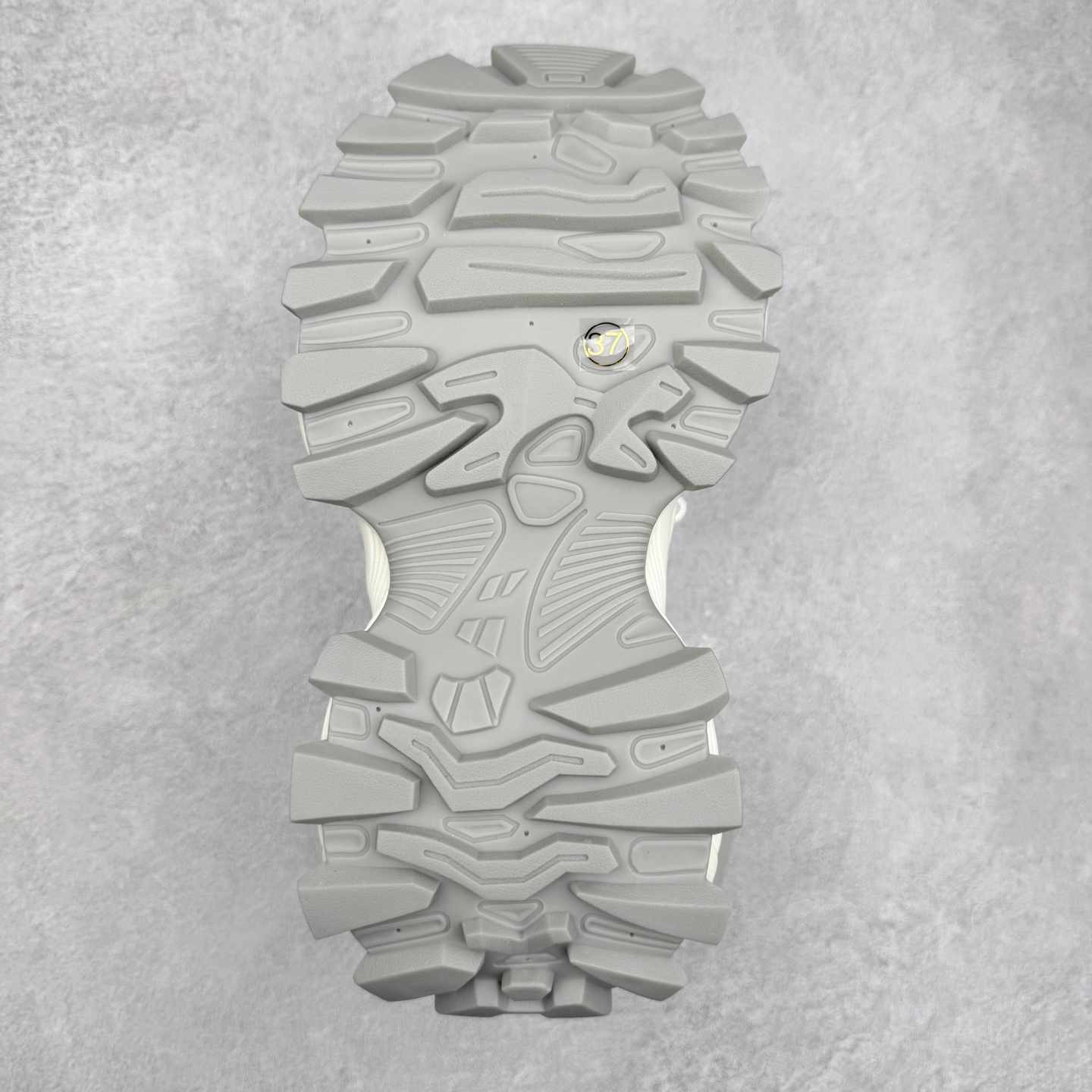 图片[9]-GG-CC Chunky Low休闲运动厚底增高老爹鞋 广东大厂出品 完美细节 25ss春季新款厚底增高 大长腿 时髦look轻松定格 不费力展现率性氛围 高档银盒 酷帅机能风不规则设计大底 双鞋带拼色造型设计 轻便舒适百搭 GGCC厚底增高简直就是小个子的快乐!不管怎么搭都好看~尺码：35 36 37 38 39 40-选品中心