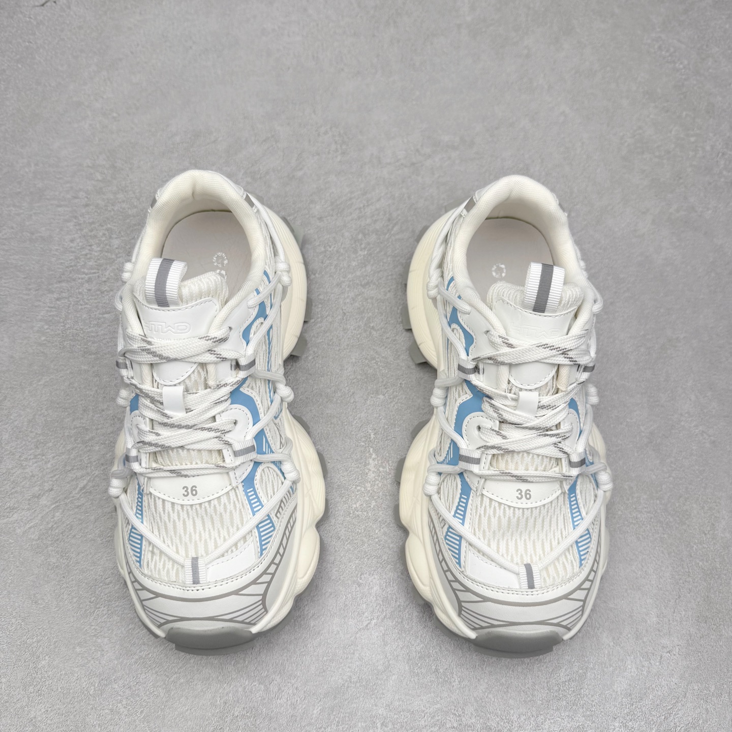 图片[2]-GG-CC Chunky Low休闲运动厚底增高老爹鞋 广东大厂出品 完美细节 25ss春季新款厚底增高 大长腿 时髦look轻松定格 不费力展现率性氛围 高档银盒 酷帅机能风不规则设计大底 双鞋带拼色造型设计 轻便舒适百搭 GGCC厚底增高简直就是小个子的快乐!不管怎么搭都好看~尺码：35 36 37 38 39 40-选品中心