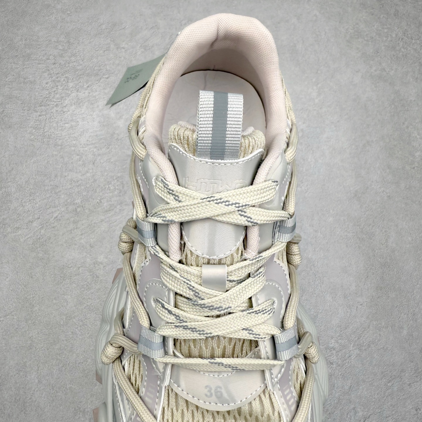 图片[5]-GG-CC Chunky Low休闲运动厚底增高老爹鞋 广东大厂出品 完美细节 25ss春季新款厚底增高 大长腿 时髦look轻松定格 不费力展现率性氛围 高档银盒 酷帅机能风不规则设计大底 双鞋带拼色造型设计 轻便舒适百搭 GGCC厚底增高简直就是小个子的快乐!不管怎么搭都好看~尺码：35 36 37 38 39 40-选品中心