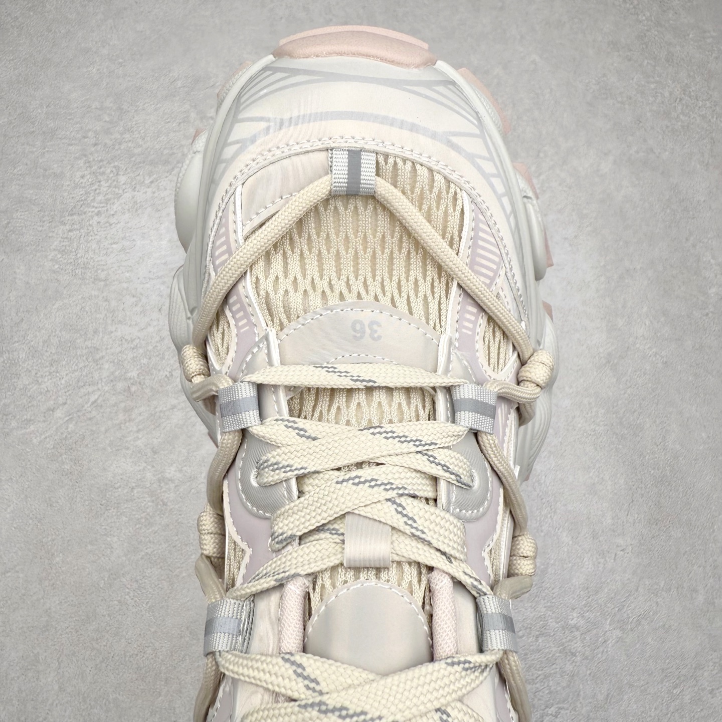 图片[4]-GG-CC Chunky Low休闲运动厚底增高老爹鞋 广东大厂出品 完美细节 25ss春季新款厚底增高 大长腿 时髦look轻松定格 不费力展现率性氛围 高档银盒 酷帅机能风不规则设计大底 双鞋带拼色造型设计 轻便舒适百搭 GGCC厚底增高简直就是小个子的快乐!不管怎么搭都好看~尺码：35 36 37 38 39 40-选品中心