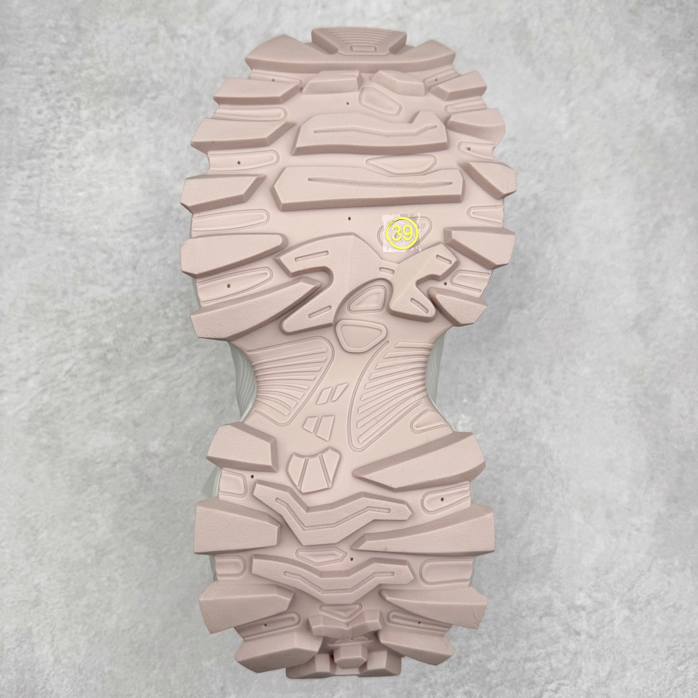 图片[9]-GG-CC Chunky Low休闲运动厚底增高老爹鞋 广东大厂出品 完美细节 25ss春季新款厚底增高 大长腿 时髦look轻松定格 不费力展现率性氛围 高档银盒 酷帅机能风不规则设计大底 双鞋带拼色造型设计 轻便舒适百搭 GGCC厚底增高简直就是小个子的快乐!不管怎么搭都好看~尺码：35 36 37 38 39 40-选品中心