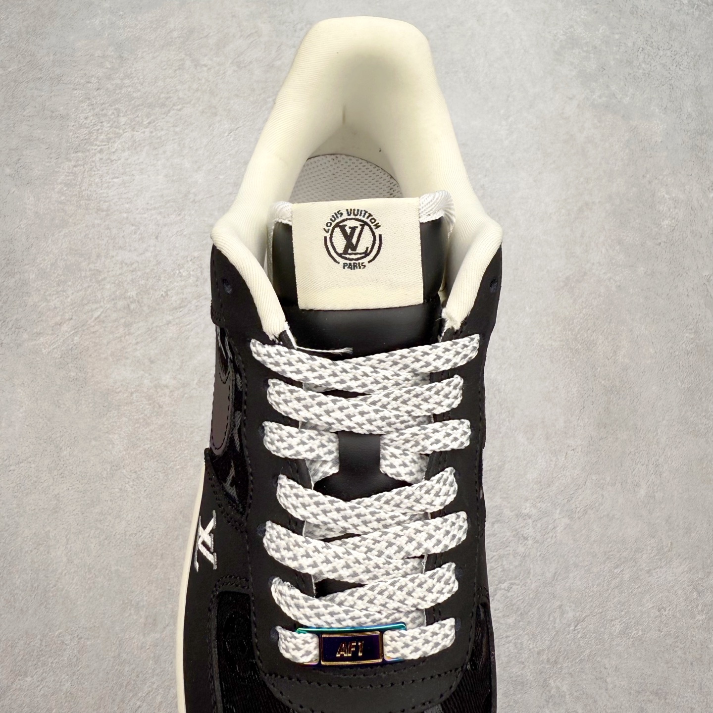 图片[5]-NK Air Force 1´07 Low 空军一号低帮百搭休闲运动板鞋 SC0601-573 柔软、弹性十足的缓震性能和出色的中底设计 横跨复古与现代的外型结合 造就出风靡全球 三十多年的Force 1 直到今天还深受青睐 实拍调校N版已经零色差零失真 百分百还原实物色彩所见即所得 不存在货不对板色差等低级问题 选购参考实物拍摄 不混卖不参货 只用心做好货严格选品 承诺混一赔十 尺码：36 36.5 37.5 38 38.5 39 40 40.5 41 42 42.5 43 44 44.5 45-选品中心