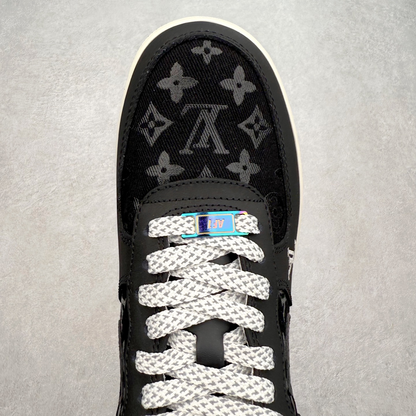 图片[4]-NK Air Force 1´07 Low 空军一号低帮百搭休闲运动板鞋 SC0601-573 柔软、弹性十足的缓震性能和出色的中底设计 横跨复古与现代的外型结合 造就出风靡全球 三十多年的Force 1 直到今天还深受青睐 实拍调校N版已经零色差零失真 百分百还原实物色彩所见即所得 不存在货不对板色差等低级问题 选购参考实物拍摄 不混卖不参货 只用心做好货严格选品 承诺混一赔十 尺码：36 36.5 37.5 38 38.5 39 40 40.5 41 42 42.5 43 44 44.5 45-选品中心