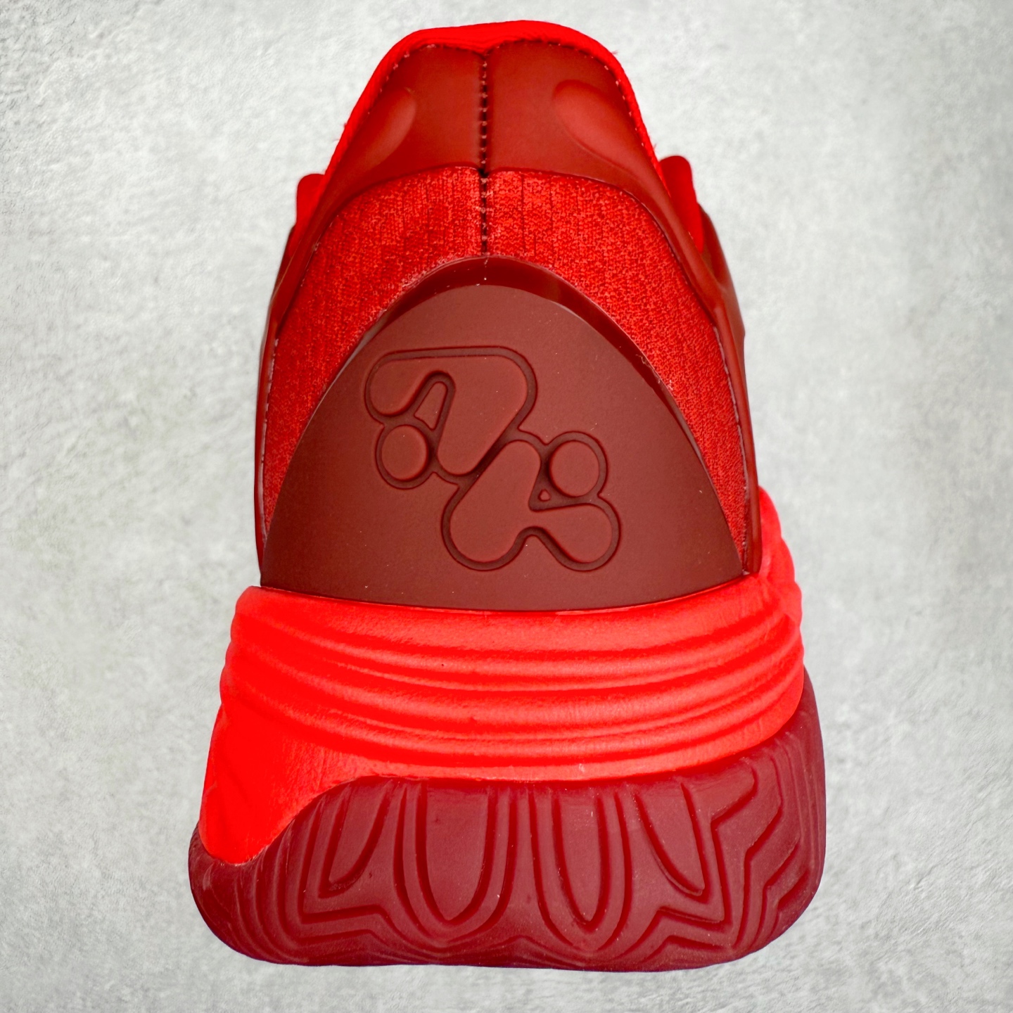 图片[8]-PUMA Hali 1 彪马哈里伯顿一代舒适百搭防滑耐磨低帮篮球鞋 设计师和哈里伯顿在设计过程中进行过多次沟通，中底NITRO泡棉的指纹纹理，有很明显的Salehe Bembury风格。鞋舌和后跟处的个人Logo由“Hali”简化而来，鞋帮位置的PUMA立体美洲狮增添了复古感。低帮造型目的为哈利带来更好的场地感。织物鞋面配合TPU补强提供动态支撑。中足内嵌大面积H型抗扭片，外底是人字纹的半透明橡胶。尺码：36 36.5 37.5 38 38.5 39 40 40.5 41 42 42.5 43 44 44.5 45 46-选品中心