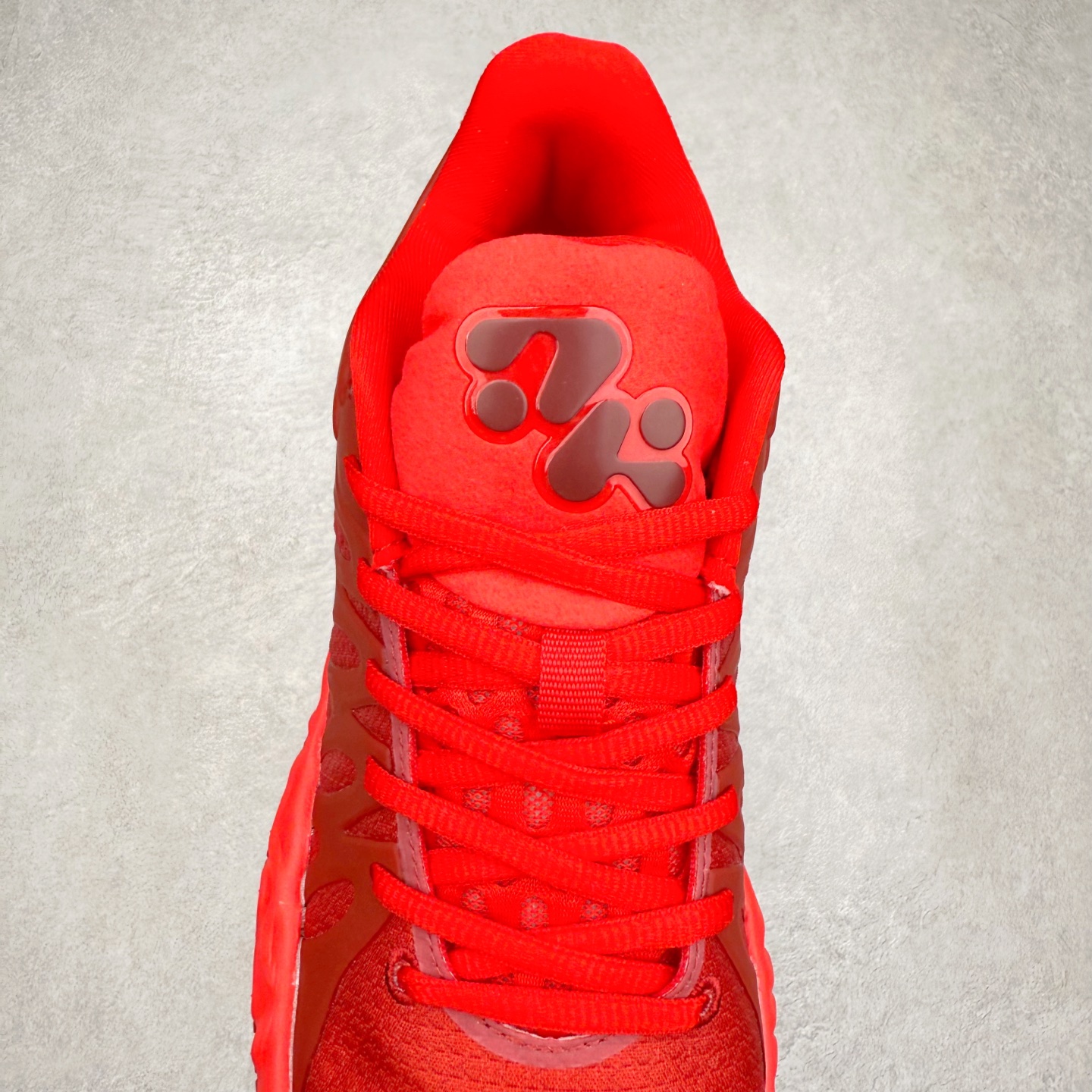 图片[5]-PUMA Hali 1 彪马哈里伯顿一代舒适百搭防滑耐磨低帮篮球鞋 设计师和哈里伯顿在设计过程中进行过多次沟通，中底NITRO泡棉的指纹纹理，有很明显的Salehe Bembury风格。鞋舌和后跟处的个人Logo由“Hali”简化而来，鞋帮位置的PUMA立体美洲狮增添了复古感。低帮造型目的为哈利带来更好的场地感。织物鞋面配合TPU补强提供动态支撑。中足内嵌大面积H型抗扭片，外底是人字纹的半透明橡胶。尺码：36 36.5 37.5 38 38.5 39 40 40.5 41 42 42.5 43 44 44.5 45 46-选品中心