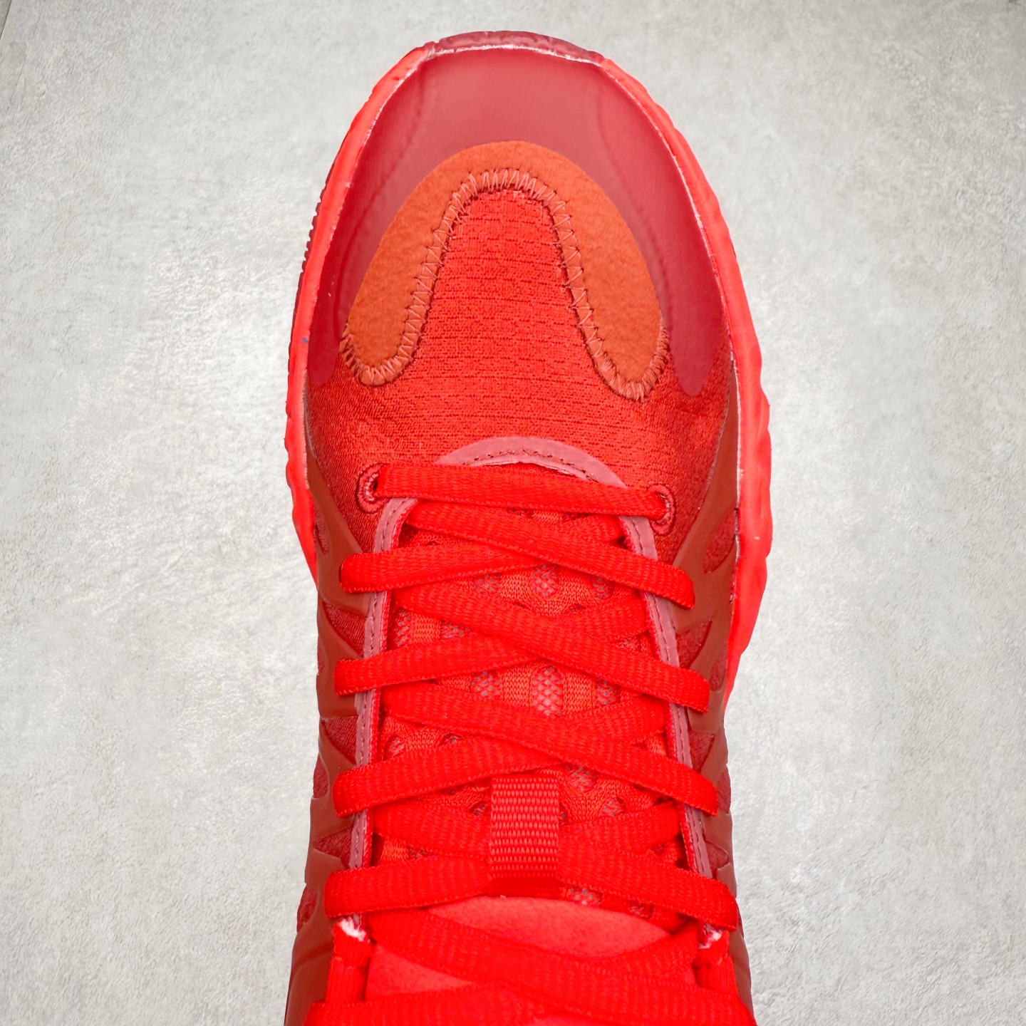 图片[4]-PUMA Hali 1 彪马哈里伯顿一代舒适百搭防滑耐磨低帮篮球鞋 设计师和哈里伯顿在设计过程中进行过多次沟通，中底NITRO泡棉的指纹纹理，有很明显的Salehe Bembury风格。鞋舌和后跟处的个人Logo由“Hali”简化而来，鞋帮位置的PUMA立体美洲狮增添了复古感。低帮造型目的为哈利带来更好的场地感。织物鞋面配合TPU补强提供动态支撑。中足内嵌大面积H型抗扭片，外底是人字纹的半透明橡胶。尺码：36 36.5 37.5 38 38.5 39 40 40.5 41 42 42.5 43 44 44.5 45 46-选品中心