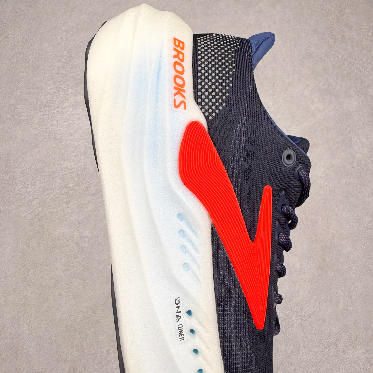 图片[6]-Brooks布鲁克斯 Glycerin max 舒适简约防滑耐磨 低帮跑步鞋 实拍调校N版已经零色差零失真 百分百还原实物色彩所见即所得 不存在货不对板色差等低级问题 选购参考实物拍摄 不混卖不参货 只用心做好货严格选品 承诺混一赔十 尺码：36 36.5 37.5 38 38.5 39 40 40.5 41 42 42.5 43 44 44.5 45-选品中心