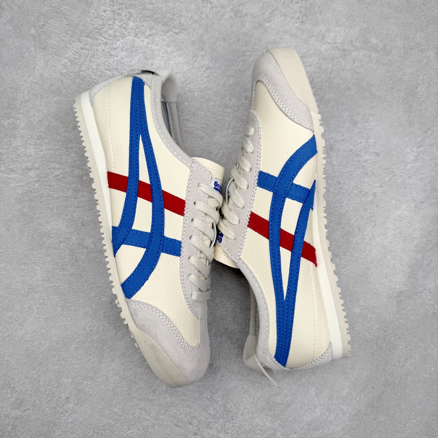 图片[3]-＃纯原福利 Asics Onitsuka Tiger MEXICO 66 亚瑟士鬼冢虎复古经典板鞋 市场最强版本 原厂牛津布加持 海外订单工厂出品 超成熟稳定的做工品控 原装全套纸板楦头开发 原汁原味 完美呈现版型 私模正确鞋底咬花纹路 一比一鞋头弧度高度鞋身弧度 绝不口嗨 细节品控鞋型随意秒杀市面 原档咬花纹路私模大底 一个单元有六个三角形 总体形拼接呈现花瓣状 官方四联吊牌 原装Ortholite轻量化鞋垫 原盒原配 质保卡 说明书 钢印防尘纸 纸板中底带钢印 乳胶组合鞋垫 支持全方位的对比专柜 产品从款式颜色造型上体现出追求舒适和细节的完美 鞋类更是推崇手工制作的严谨与完美 融舒适性与可穿性的设计风格 注重细节的完美和别致魅力 既保持稳重 又不失轻松的时尚感 尺码：36 37 37.5 38 39 39.5 40 40.5 41.5 42 42.5 43.5 44 45-选品中心