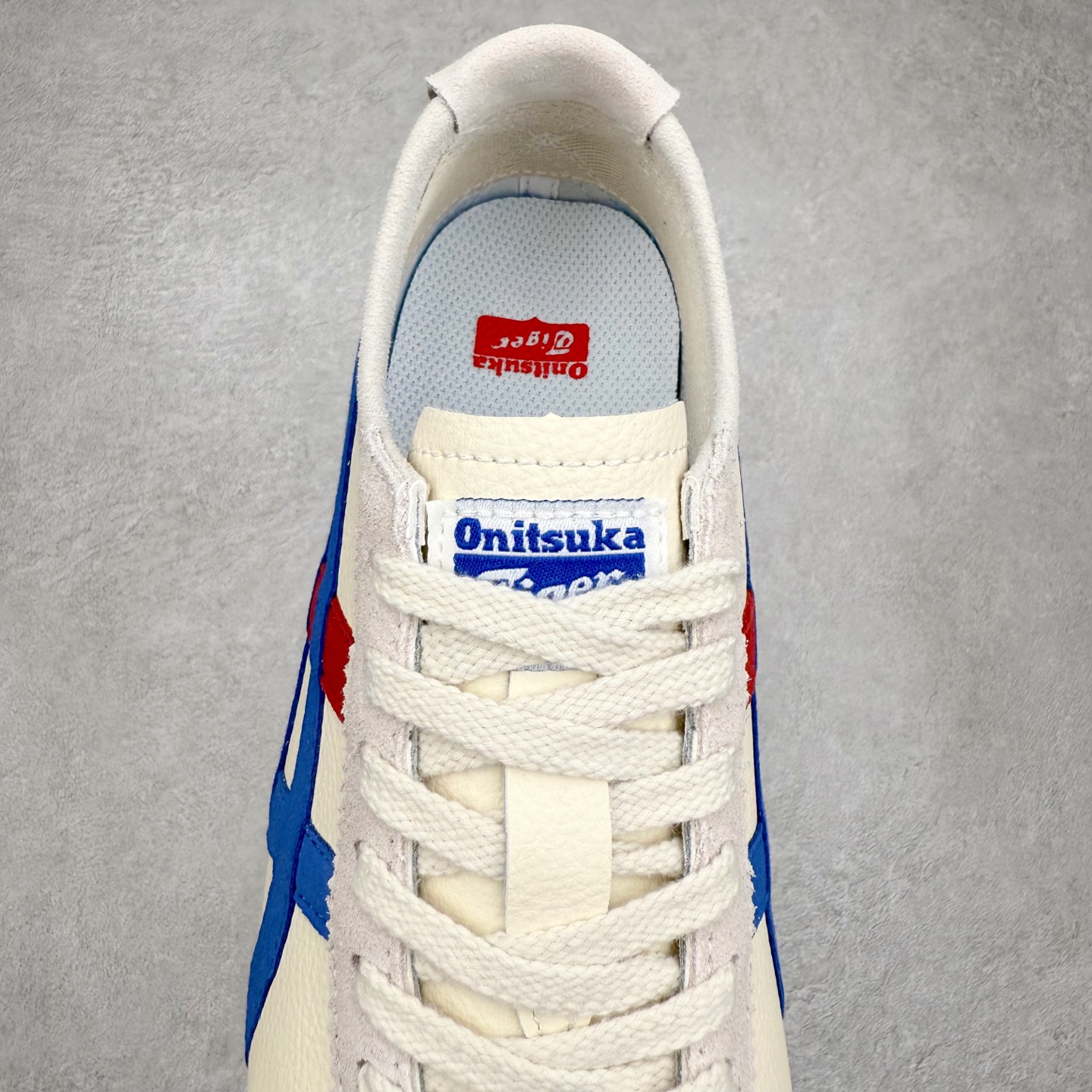 图片[5]-＃纯原福利 Asics Onitsuka Tiger MEXICO 66 亚瑟士鬼冢虎复古经典板鞋 市场最强版本 原厂牛津布加持 海外订单工厂出品 超成熟稳定的做工品控 原装全套纸板楦头开发 原汁原味 完美呈现版型 私模正确鞋底咬花纹路 一比一鞋头弧度高度鞋身弧度 绝不口嗨 细节品控鞋型随意秒杀市面 原档咬花纹路私模大底 一个单元有六个三角形 总体形拼接呈现花瓣状 官方四联吊牌 原装Ortholite轻量化鞋垫 原盒原配 质保卡 说明书 钢印防尘纸 纸板中底带钢印 乳胶组合鞋垫 支持全方位的对比专柜 产品从款式颜色造型上体现出追求舒适和细节的完美 鞋类更是推崇手工制作的严谨与完美 融舒适性与可穿性的设计风格 注重细节的完美和别致魅力 既保持稳重 又不失轻松的时尚感 尺码：36 37 37.5 38 39 39.5 40 40.5 41.5 42 42.5 43.5 44 45-选品中心