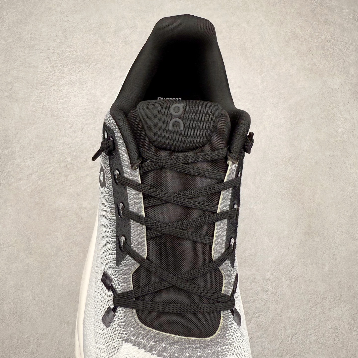 图片[5]-On Cloudtilt 昂跑减震生活休闲鞋 此运动品牌 开创于2010年 缓震着陆、强效回弹、轻柔质感的设计构思始终是ON研制关键 与此同时基于“为全球提供革新性的跑步感受”信念 陆续推出了多款跑鞋及其以专业运动人体跑步工程学为设计关键的功能性跑步服饰设备 让跑者不费力气地畅快畅跑 尺码：36 36.5 37.5 38 38.5 39 40 40.5 41 42 42.5 43 44 44.5 45-选品中心