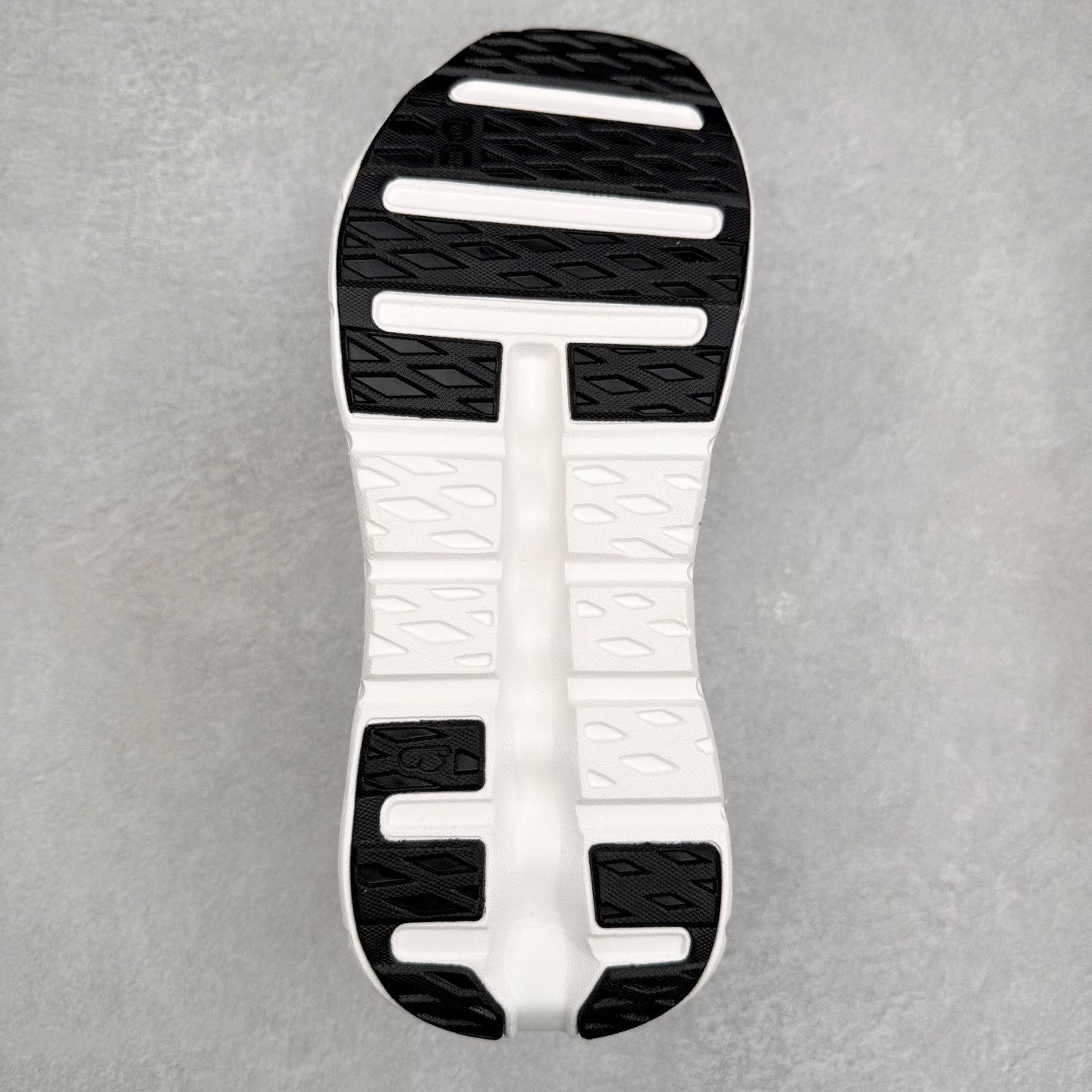 图片[9]-On Cloudtilt 昂跑减震生活休闲鞋 此运动品牌 开创于2010年 缓震着陆、强效回弹、轻柔质感的设计构思始终是ON研制关键 与此同时基于“为全球提供革新性的跑步感受”信念 陆续推出了多款跑鞋及其以专业运动人体跑步工程学为设计关键的功能性跑步服饰设备 让跑者不费力气地畅快畅跑 尺码：36 36.5 37.5 38 38.5 39 40 40.5 41 42 42.5 43 44 44.5 45-选品中心