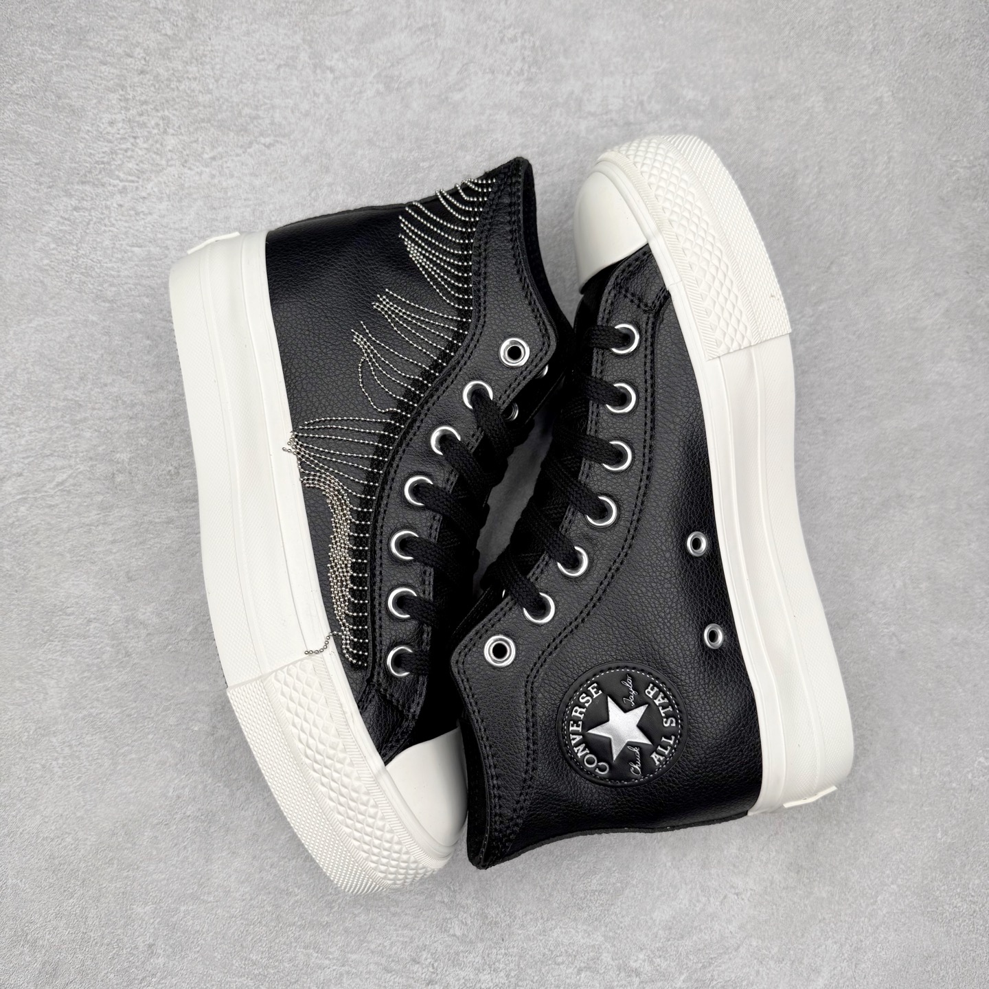 图片[3]-Converse Chuck Taylor All Star Platform Western Glam 舒适简约 女款高帮帆布鞋 采用经典70s高帮版型 以黑色为主色调质感拉满 皮质鞋面搭配银色线条 简约不乏设计感 货号：A15473C 尺码：35 36 37 38 39 40-选品中心