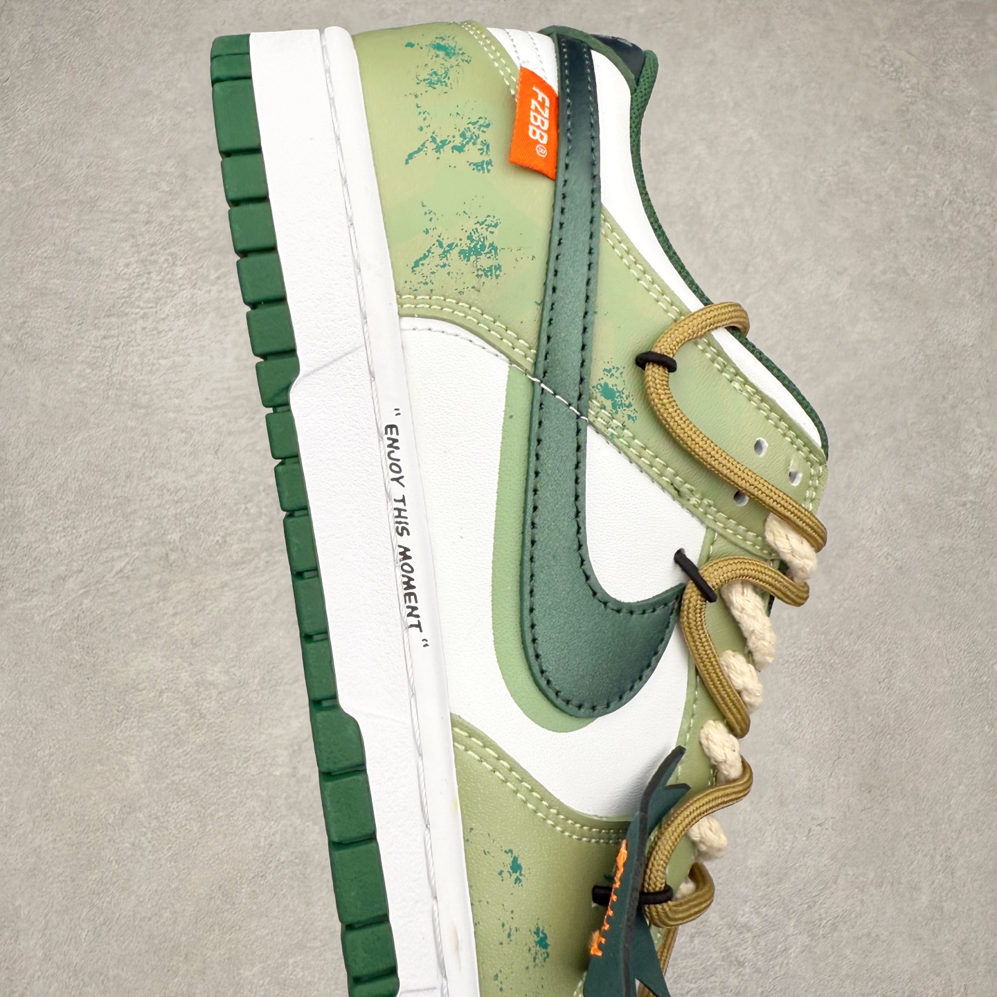 图片[6]-NK Dunk Low DD1391-100 定制系列天花板 无原鞋不开发 全系列得物原鞋一比一校对开发 配色持续更新中 终端对接 优势输出 全套原厂楦头原纸板数据档案倾力打造 原汁原味莞产 极致还原 圈内最强针车工艺 高端零售指定版 广东原厂配套原盒原标 鞋盒分三个尺码段 原厂冲刀 超高清洁度 全鞋零毛边皮料切割 采用原厂百宏鞋带以及原厂百宏织唛舌标 内标可供原厂几率过验 进口原装条纹中底布 四线拉帮白色点胶 原厂拉帮手法遵循公司 原厂电绣 极致还原 尺码：36 36.5 37.5 38 38.5 39 40 40.5 41 42 42.5 43 44 44.5 45 46-选品中心