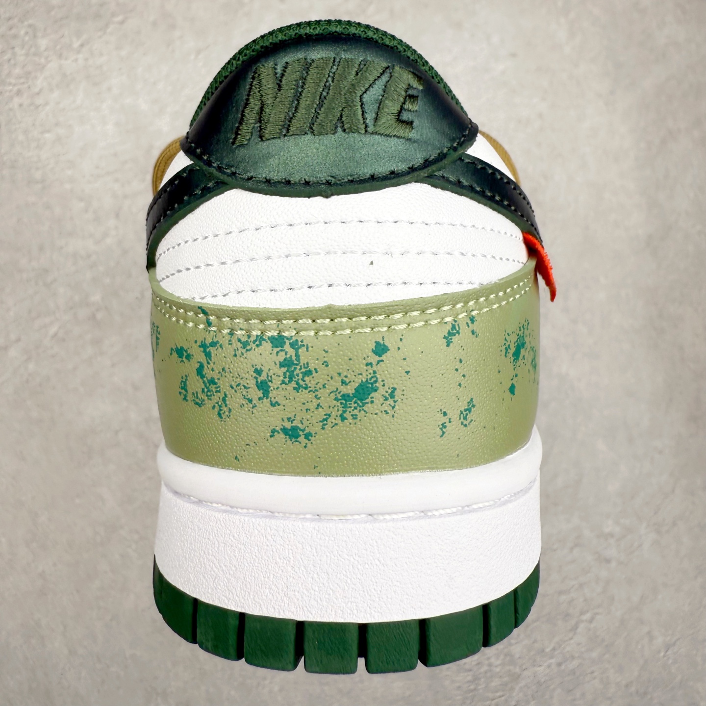 图片[8]-NK Dunk Low DD1391-100 定制系列天花板 无原鞋不开发 全系列得物原鞋一比一校对开发 配色持续更新中 终端对接 优势输出 全套原厂楦头原纸板数据档案倾力打造 原汁原味莞产 极致还原 圈内最强针车工艺 高端零售指定版 广东原厂配套原盒原标 鞋盒分三个尺码段 原厂冲刀 超高清洁度 全鞋零毛边皮料切割 采用原厂百宏鞋带以及原厂百宏织唛舌标 内标可供原厂几率过验 进口原装条纹中底布 四线拉帮白色点胶 原厂拉帮手法遵循公司 原厂电绣 极致还原 尺码：36 36.5 37.5 38 38.5 39 40 40.5 41 42 42.5 43 44 44.5 45 46-选品中心