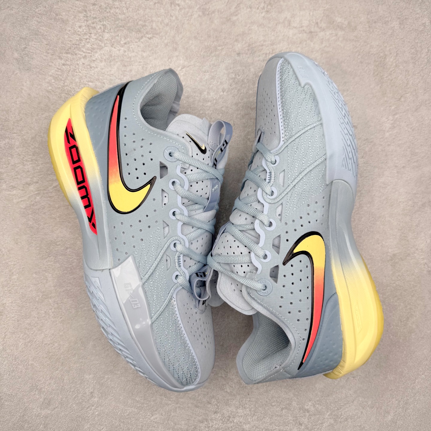 图片[3]-NK G.T. Cut 3.0 EP GT3代实战篮球鞋 DV2918-601 该鞋款采用出众回弹设计 为切入、转向和移步篮筐提供出色的能量回馈 回弹性能带来弹力充沛的迈步体验 助你爆发疾速 全掌型 ZoomX 泡绵 缔造弹力出众的轻盈迈步体验 助你在比赛升温时能够急速快攻 驰骋全场 鞋面绳线与鞋带相结合 有助稳固前足 后跟搭配加垫鞋口 为脚踝营造舒适稳固感受 全掌型 ZoomX 泡绵 能够带来出众的能量回馈 前足外侧采用精巧塑料覆面 在瞬间爆发时提供稳固脚感 尺码：39 40 40.5 41 42 42.5 43 44 44.5 45 46-选品中心