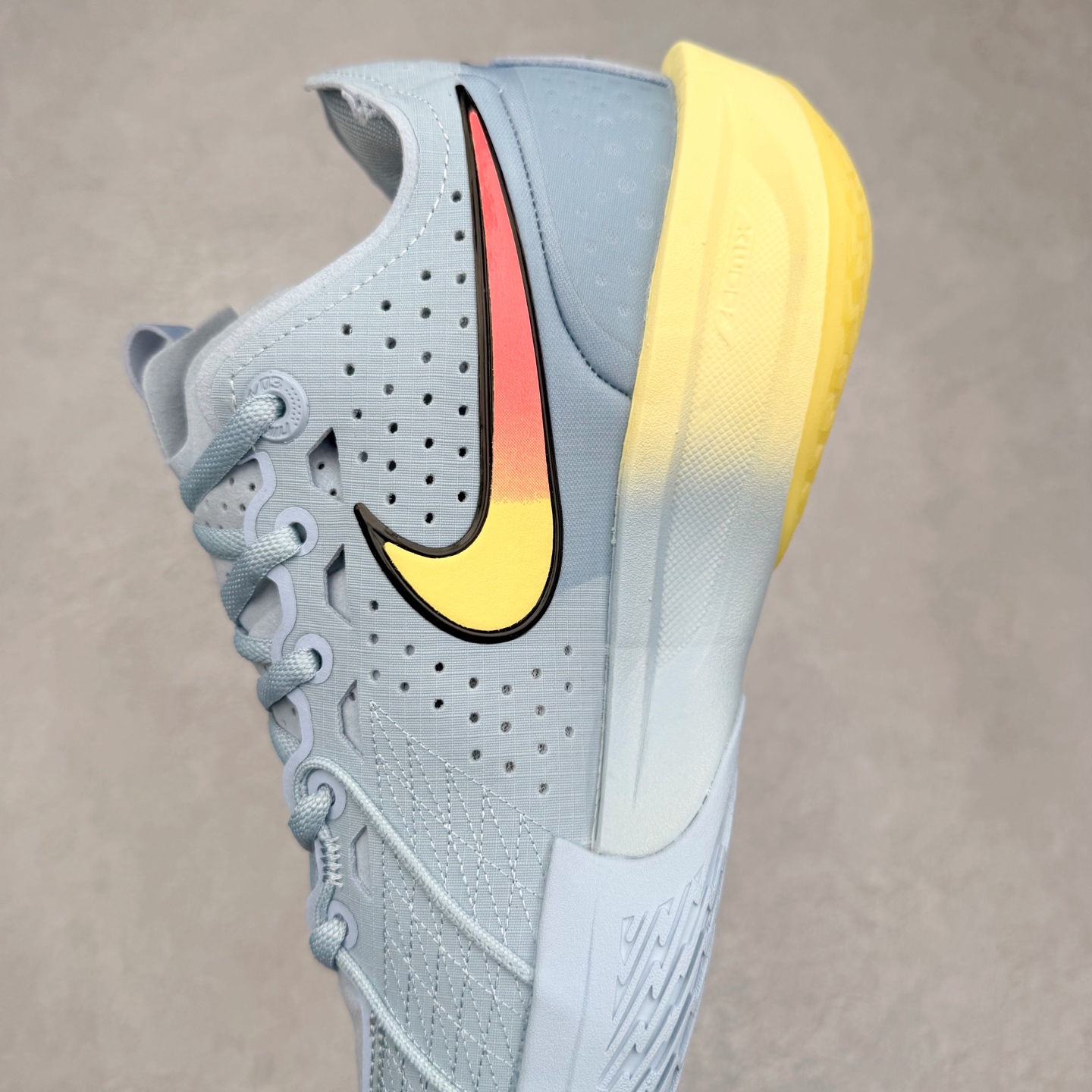 图片[7]-NK G.T. Cut 3.0 EP GT3代实战篮球鞋 DV2918-601 该鞋款采用出众回弹设计 为切入、转向和移步篮筐提供出色的能量回馈 回弹性能带来弹力充沛的迈步体验 助你爆发疾速 全掌型 ZoomX 泡绵 缔造弹力出众的轻盈迈步体验 助你在比赛升温时能够急速快攻 驰骋全场 鞋面绳线与鞋带相结合 有助稳固前足 后跟搭配加垫鞋口 为脚踝营造舒适稳固感受 全掌型 ZoomX 泡绵 能够带来出众的能量回馈 前足外侧采用精巧塑料覆面 在瞬间爆发时提供稳固脚感 尺码：39 40 40.5 41 42 42.5 43 44 44.5 45 46-选品中心