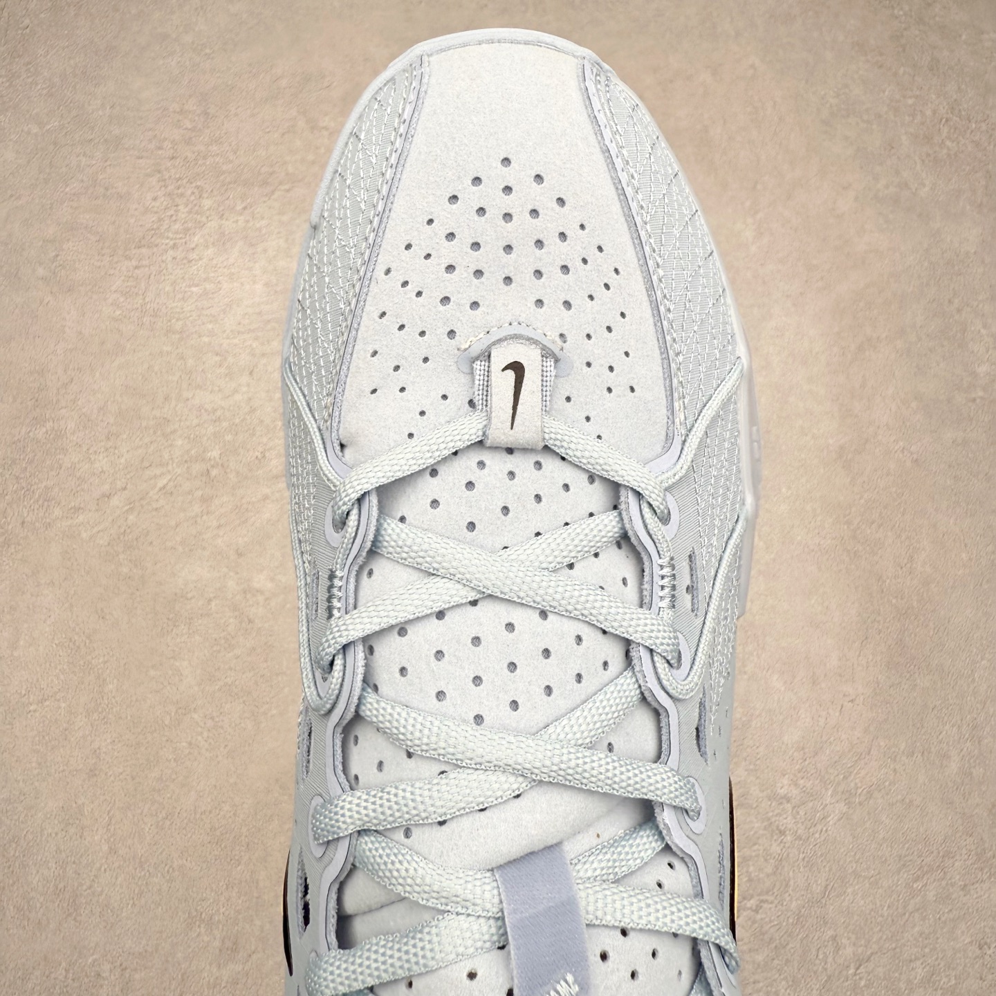 图片[4]-NK G.T. Cut 3.0 EP GT3代实战篮球鞋 DV2918-601 该鞋款采用出众回弹设计 为切入、转向和移步篮筐提供出色的能量回馈 回弹性能带来弹力充沛的迈步体验 助你爆发疾速 全掌型 ZoomX 泡绵 缔造弹力出众的轻盈迈步体验 助你在比赛升温时能够急速快攻 驰骋全场 鞋面绳线与鞋带相结合 有助稳固前足 后跟搭配加垫鞋口 为脚踝营造舒适稳固感受 全掌型 ZoomX 泡绵 能够带来出众的能量回馈 前足外侧采用精巧塑料覆面 在瞬间爆发时提供稳固脚感 尺码：39 40 40.5 41 42 42.5 43 44 44.5 45 46-选品中心