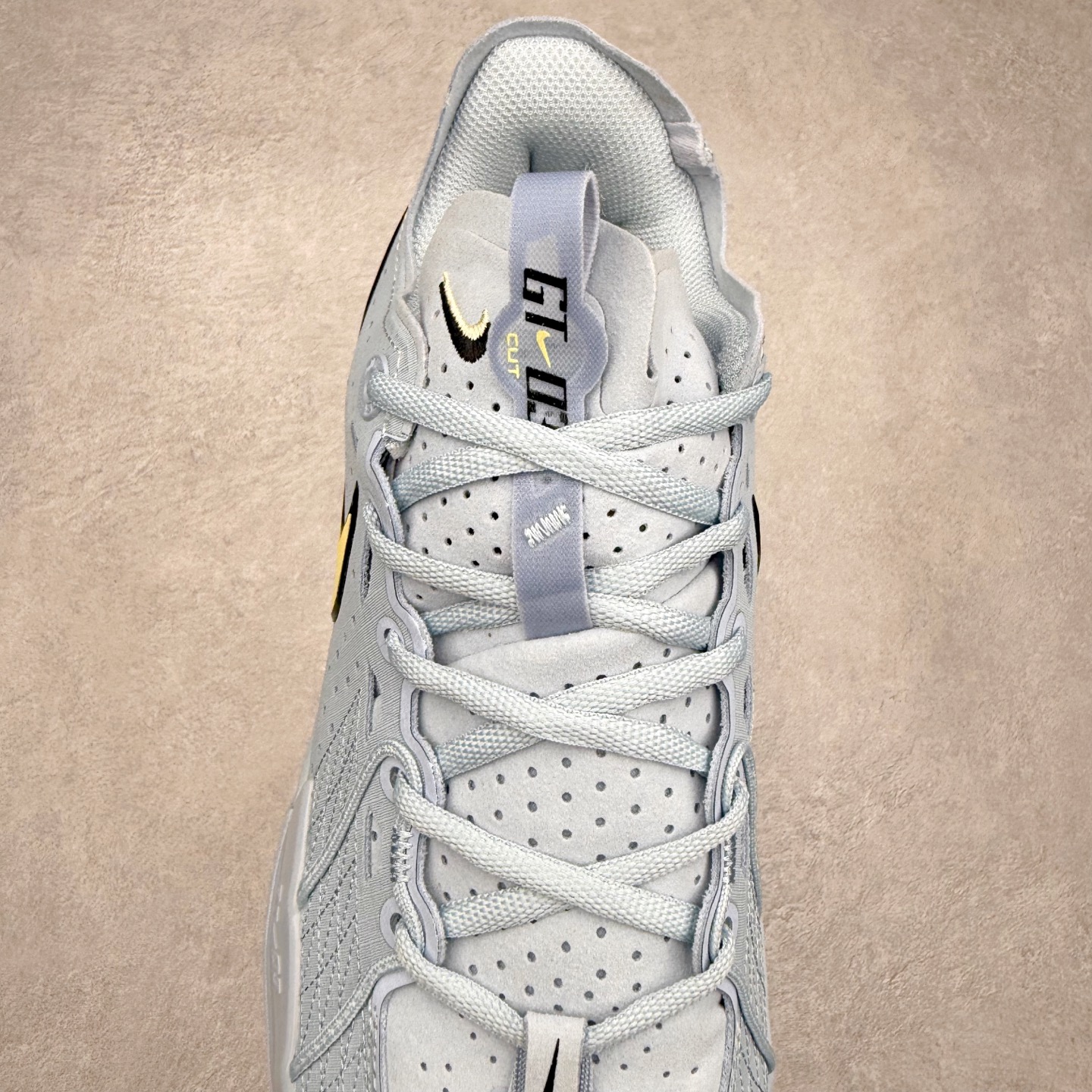 图片[5]-NK G.T. Cut 3.0 EP GT3代实战篮球鞋 DV2918-601 该鞋款采用出众回弹设计 为切入、转向和移步篮筐提供出色的能量回馈 回弹性能带来弹力充沛的迈步体验 助你爆发疾速 全掌型 ZoomX 泡绵 缔造弹力出众的轻盈迈步体验 助你在比赛升温时能够急速快攻 驰骋全场 鞋面绳线与鞋带相结合 有助稳固前足 后跟搭配加垫鞋口 为脚踝营造舒适稳固感受 全掌型 ZoomX 泡绵 能够带来出众的能量回馈 前足外侧采用精巧塑料覆面 在瞬间爆发时提供稳固脚感 尺码：39 40 40.5 41 42 42.5 43 44 44.5 45 46-选品中心