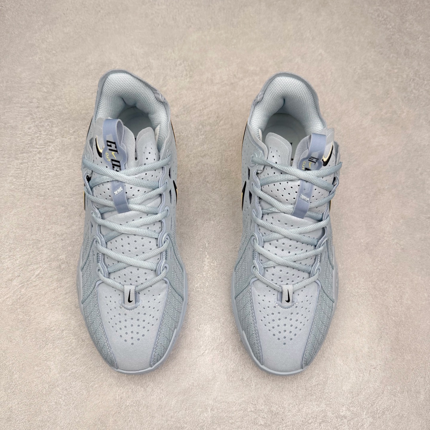 图片[2]-NK G.T. Cut 3.0 EP GT3代实战篮球鞋 DV2918-601 该鞋款采用出众回弹设计 为切入、转向和移步篮筐提供出色的能量回馈 回弹性能带来弹力充沛的迈步体验 助你爆发疾速 全掌型 ZoomX 泡绵 缔造弹力出众的轻盈迈步体验 助你在比赛升温时能够急速快攻 驰骋全场 鞋面绳线与鞋带相结合 有助稳固前足 后跟搭配加垫鞋口 为脚踝营造舒适稳固感受 全掌型 ZoomX 泡绵 能够带来出众的能量回馈 前足外侧采用精巧塑料覆面 在瞬间爆发时提供稳固脚感 尺码：39 40 40.5 41 42 42.5 43 44 44.5 45 46-选品中心