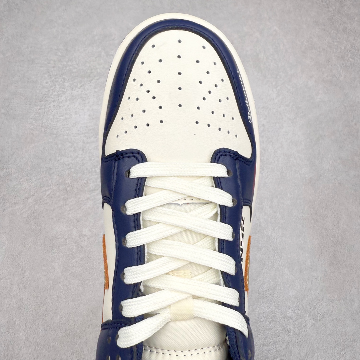 图片[4]-＃纯原福利 NK Dunk Low 定制配色 大厂出品 极力推荐 原装头层材料 独家版型蒸餾加工帶來的是更好的视觉和脚感体验大厂纯原品质出货 清洁度 电绣工艺 皮料切割干净无任何毛边 细节完美 尺码：36 36.5 37.5 38 38.5 39 40 40.5 41 42 42.5 43 44 44.5 45-选品中心