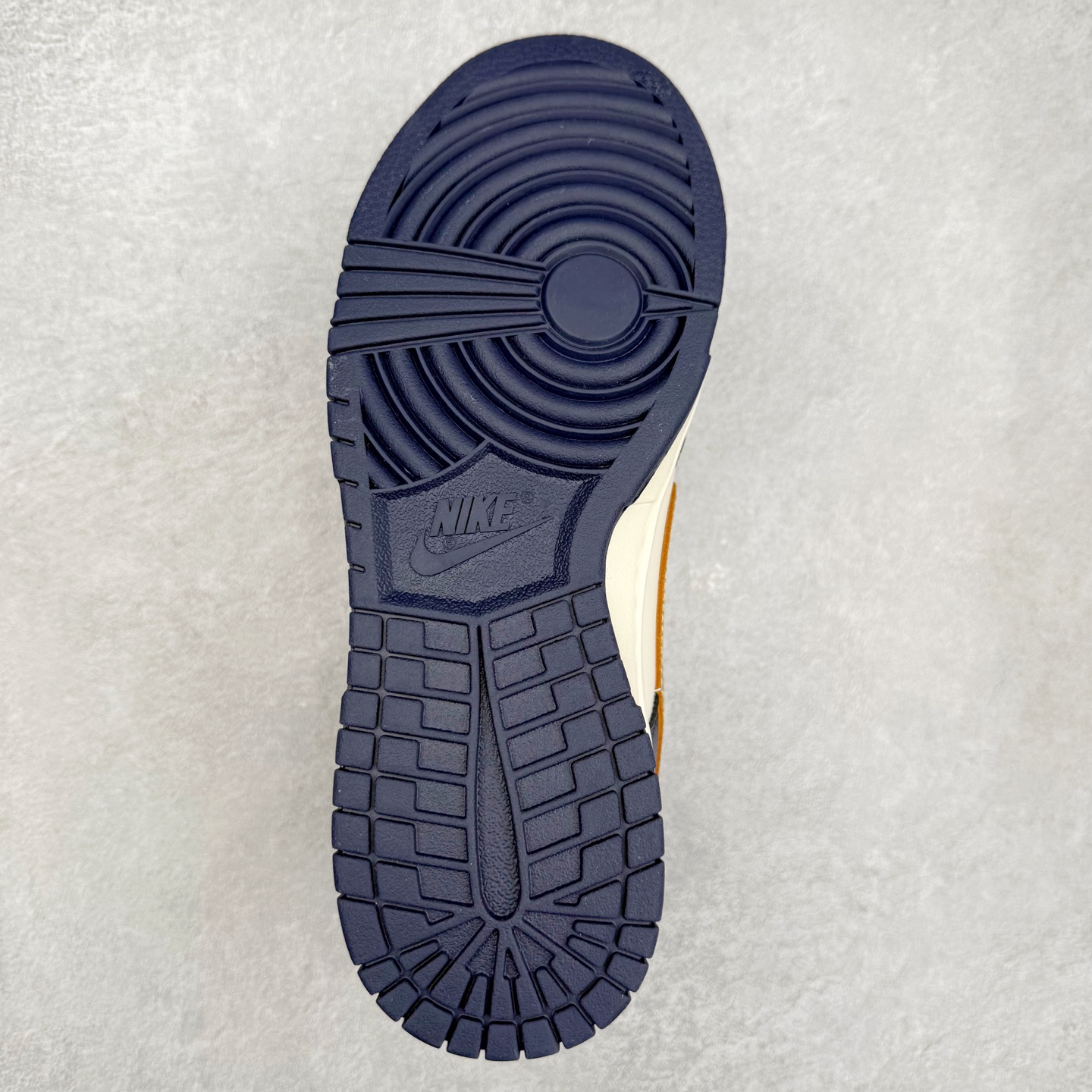 图片[9]-＃纯原福利 NK Dunk Low 定制配色 大厂出品 极力推荐 原装头层材料 独家版型蒸餾加工帶來的是更好的视觉和脚感体验大厂纯原品质出货 清洁度 电绣工艺 皮料切割干净无任何毛边 细节完美 尺码：36 36.5 37.5 38 38.5 39 40 40.5 41 42 42.5 43 44 44.5 45-选品中心