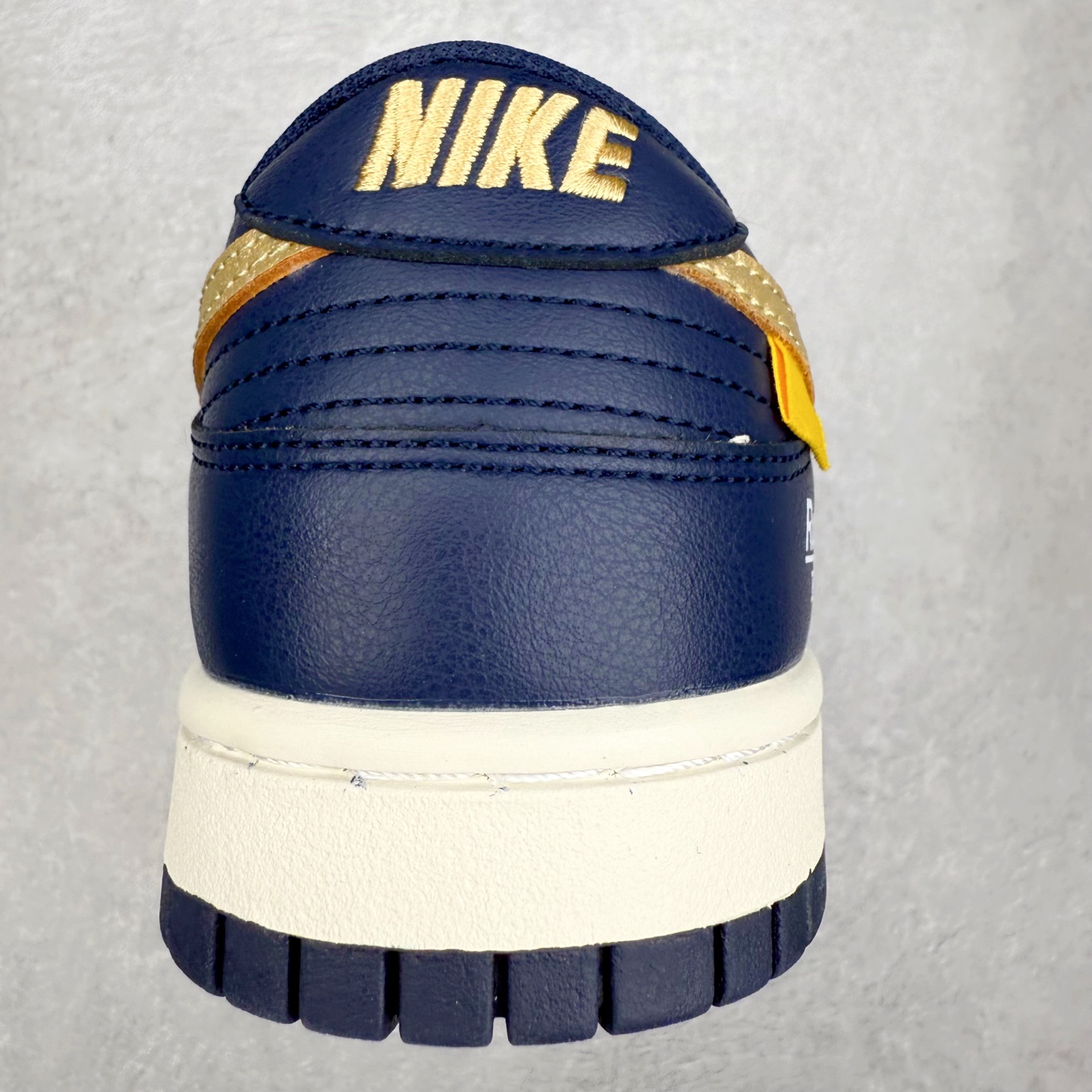 图片[8]-＃纯原福利 NK Dunk Low 定制配色 大厂出品 极力推荐 原装头层材料 独家版型蒸餾加工帶來的是更好的视觉和脚感体验大厂纯原品质出货 清洁度 电绣工艺 皮料切割干净无任何毛边 细节完美 尺码：36 36.5 37.5 38 38.5 39 40 40.5 41 42 42.5 43 44 44.5 45-选品中心