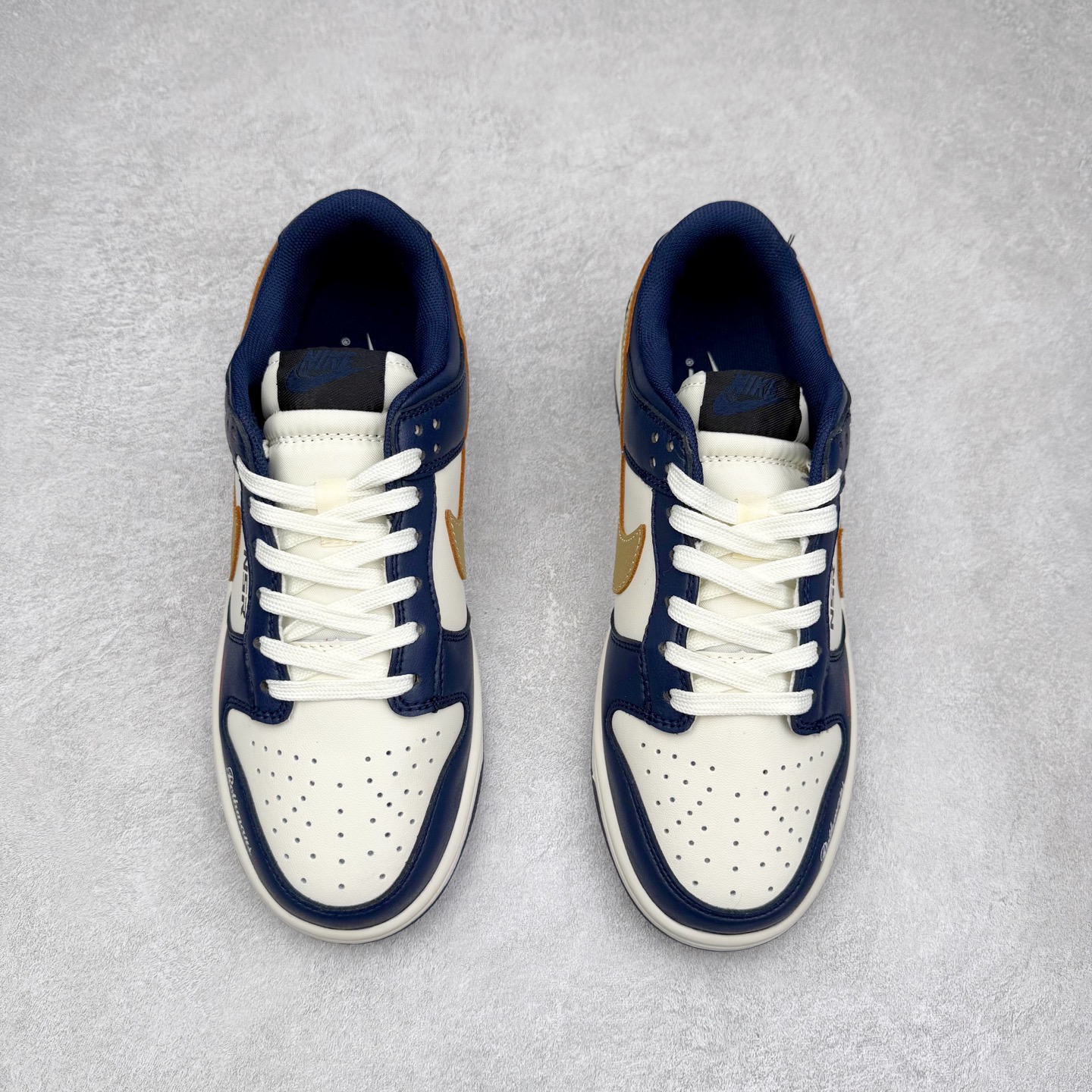 图片[2]-＃纯原福利 NK Dunk Low 定制配色 大厂出品 极力推荐 原装头层材料 独家版型蒸餾加工帶來的是更好的视觉和脚感体验大厂纯原品质出货 清洁度 电绣工艺 皮料切割干净无任何毛边 细节完美 尺码：36 36.5 37.5 38 38.5 39 40 40.5 41 42 42.5 43 44 44.5 45-选品中心