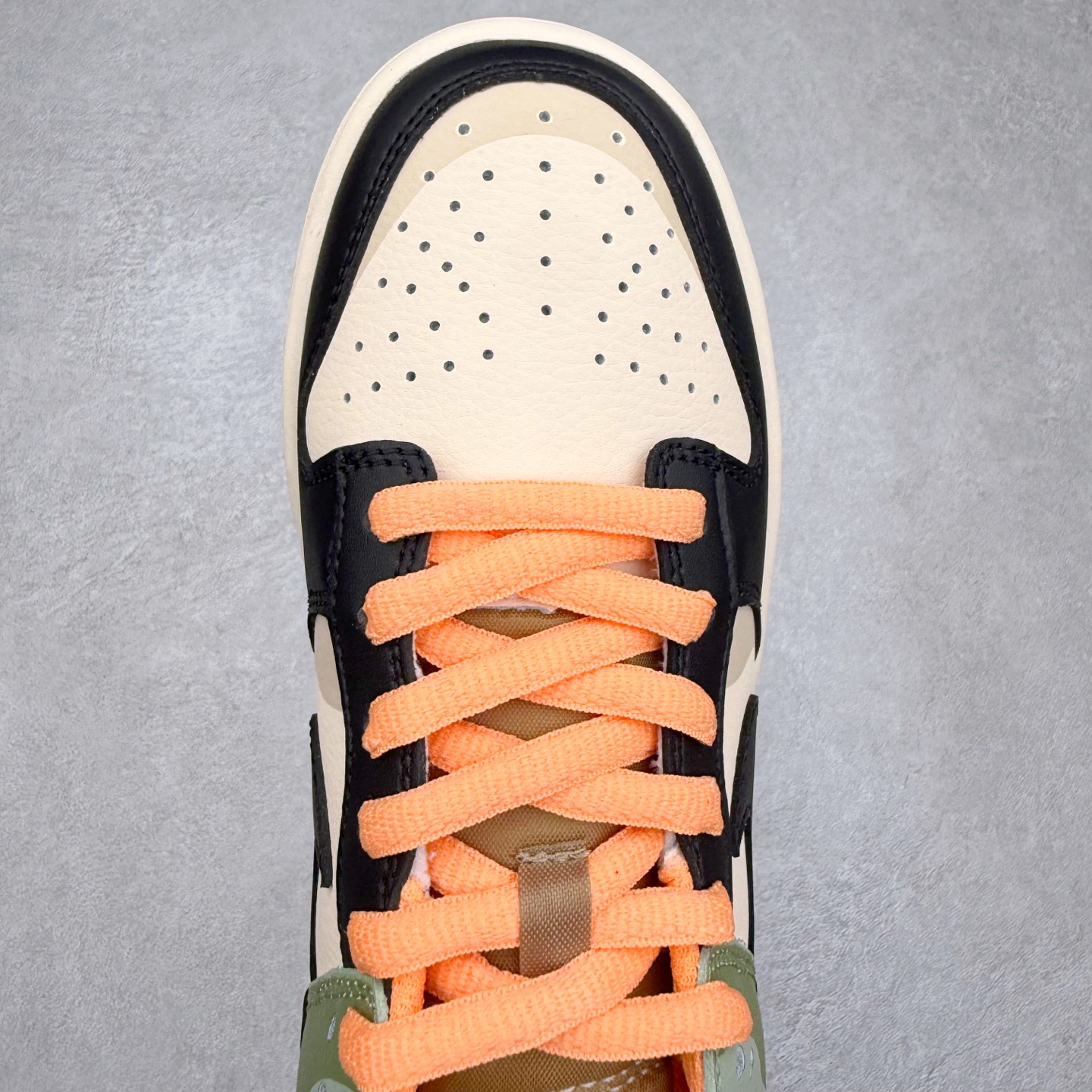 图片[4]-＃纯原福利 NK Dunk Low 定制配色 大厂出品 极力推荐 原装头层材料 独家版型蒸餾加工帶來的是更好的视觉和脚感体验大厂纯原品质出货 清洁度 电绣工艺 皮料切割干净无任何毛边 细节完美 尺码：36 36.5 37.5 38 38.5 39 40 40.5 41 42 42.5 43 44 44.5 45-选品中心