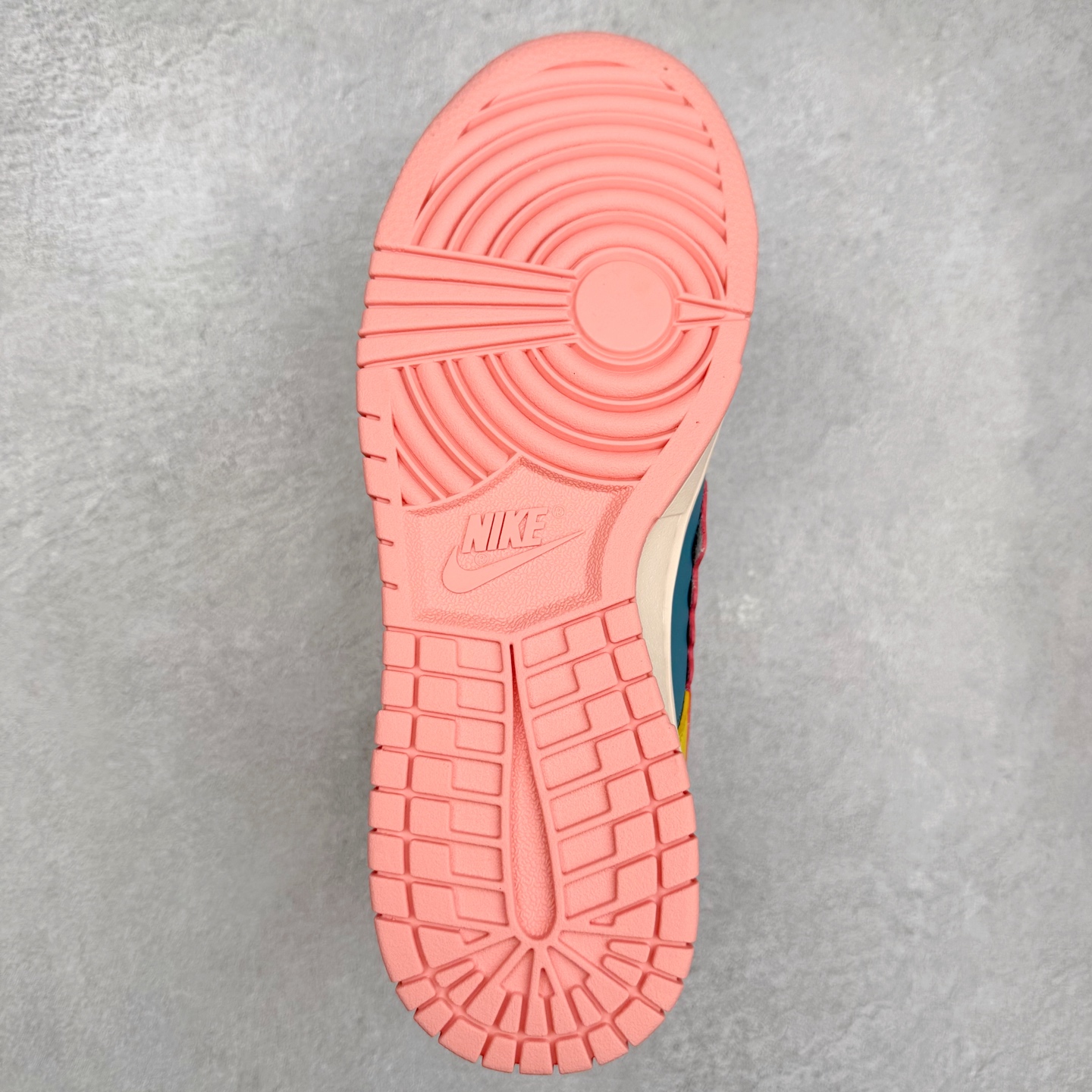 图片[9]-＃纯原福利 NK Dunk Low 定制配色 大厂出品 极力推荐 原装头层材料 独家版型蒸餾加工帶來的是更好的视觉和脚感体验大厂纯原品质出货 清洁度 电绣工艺 皮料切割干净无任何毛边 细节完美 尺码：36 36.5 37.5 38 38.5 39 40 40.5 41 42 42.5 43 44 44.5 45-选品中心