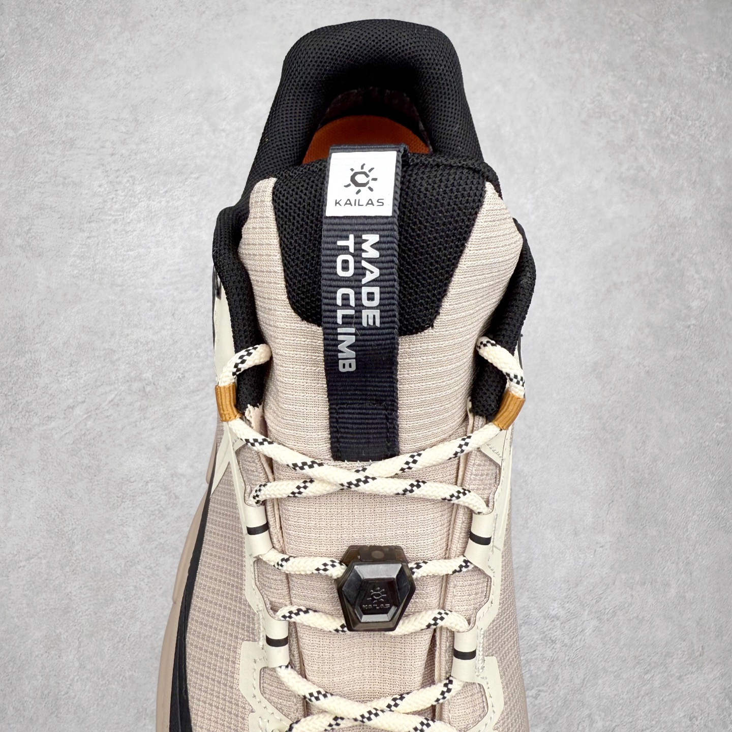 图片[5]-凯乐石 KAILAS 山行2代 GTX 25款舒适缓冲徒步 织物TPU减震防滑透气包裹性轻便低帮超强抓地力越野跑步鞋 KAILAS凯乐石品牌是全球三大全系攀登品牌之一，于2003年创立于中国广州，致力于为有攀登梦想的户外运动员及爱好者，研发制造功能性专业装备，满足他们在极限环境下安全舒适的需求，凯乐石专注于科技面料的开发及专业功能设计，产品线覆盖登山、攀岩、徒步、越野跑山、露营、旅行等多项户外运动，通过运动员的测试反馈，不断进化迭代，产品荣获国内外大奖71座，发明专利21个，更突破性的自主研发攀登器械，打造出中国的攀登硬实力。实拍调校N版已经零色差零失真 百分百还原实物色彩所见即所得 不存在货不对板色差等低级问题 选购参考实物拍摄 不混卖不参货 只用心做好货严格选品 承诺混一赔十 尺码：36 36.5 37.5 38 38.5 39 40 40.5 41 42 42.5 43 44 44.5 45-选品中心