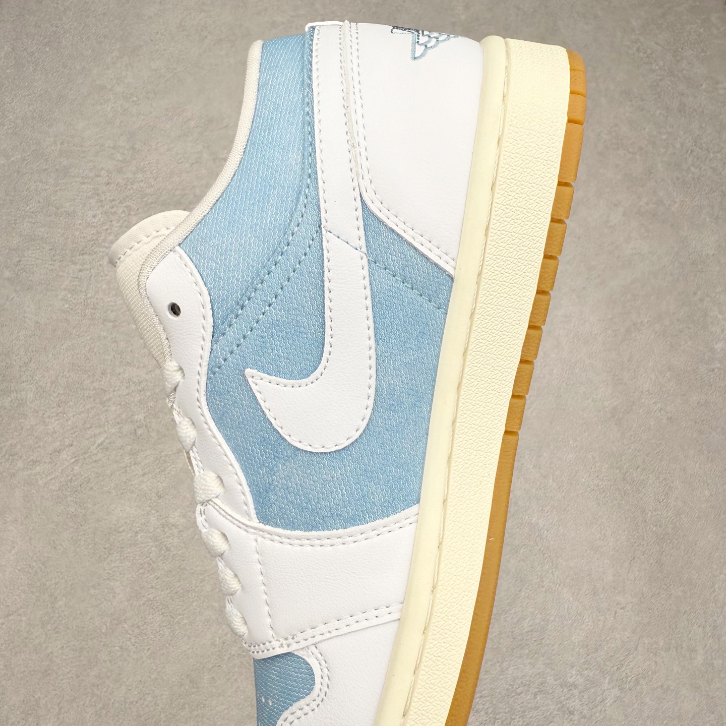 图片[7]-＃K版 Air Jordan AJ1 Low 低帮 HQ2004-400 全新流水线出品 DT版本唯一平替选择 市场第二梯队最强版 全部原鞋开发 原楦原纸板开发 全鞋电脑针车 原厂内置全掌气垫 原盒内在原标 唯一Zp原版鞋带绑法 免检产品 全新2022版型 全头层皮料 完美零毛边处理 原厂配置全掌气垫 价格定位良心 几十个配色陆续出货 实拍调校N版已经零色差零失真 百分百还原实物色彩所见即所得 不存在货不对板色差等低级问题 选购参考实物拍摄 不混卖不参货 只用心做好货严格选品 承诺混一赔十 尺码：36 36.5 37.5 38 38.5 39 40 40.5 41 42 42.5 43 44 44.5 45-选品中心