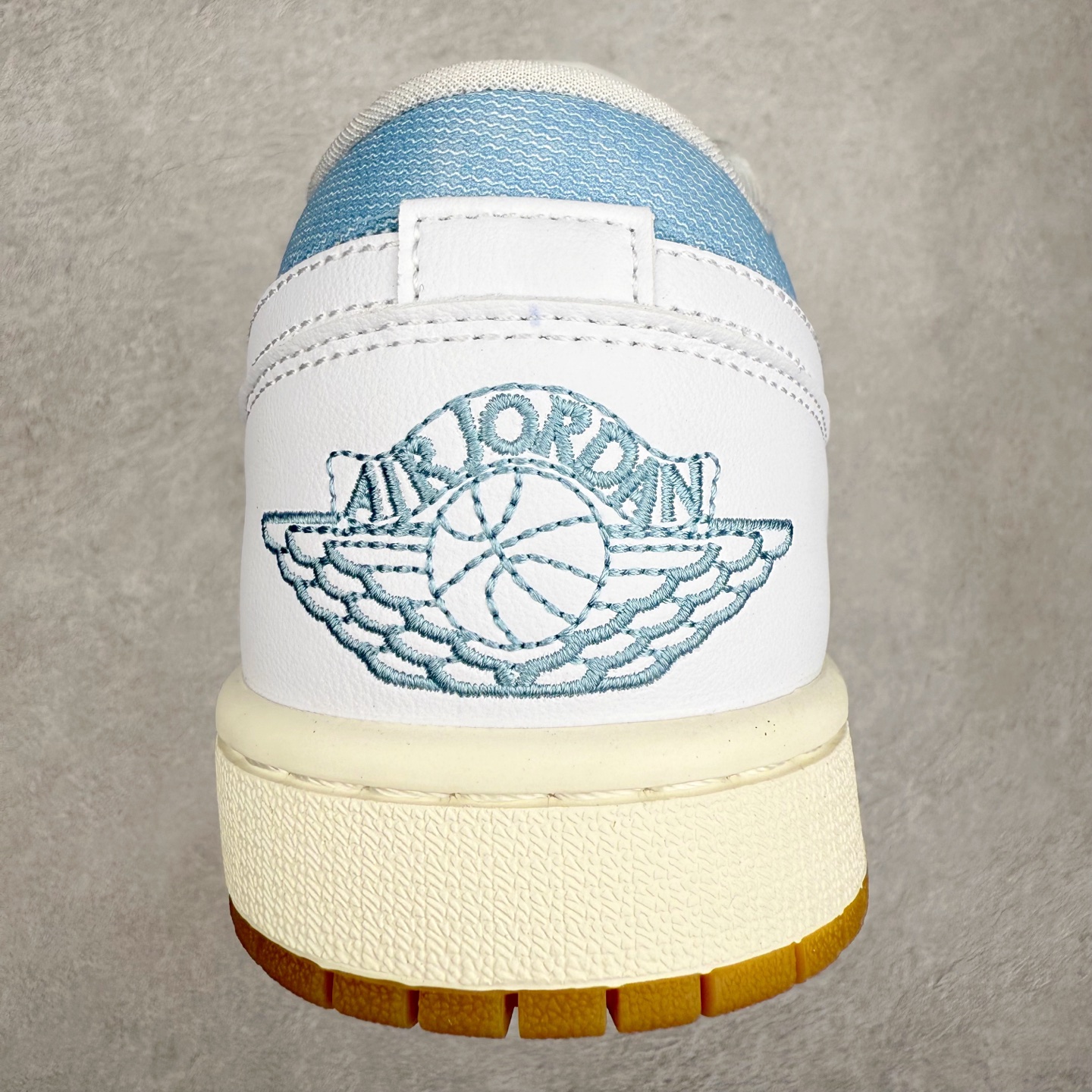 图片[8]-＃K版 Air Jordan AJ1 Low 低帮 HQ2004-400 全新流水线出品 DT版本唯一平替选择 市场第二梯队最强版 全部原鞋开发 原楦原纸板开发 全鞋电脑针车 原厂内置全掌气垫 原盒内在原标 唯一Zp原版鞋带绑法 免检产品 全新2022版型 全头层皮料 完美零毛边处理 原厂配置全掌气垫 价格定位良心 几十个配色陆续出货 实拍调校N版已经零色差零失真 百分百还原实物色彩所见即所得 不存在货不对板色差等低级问题 选购参考实物拍摄 不混卖不参货 只用心做好货严格选品 承诺混一赔十 尺码：36 36.5 37.5 38 38.5 39 40 40.5 41 42 42.5 43 44 44.5 45-选品中心