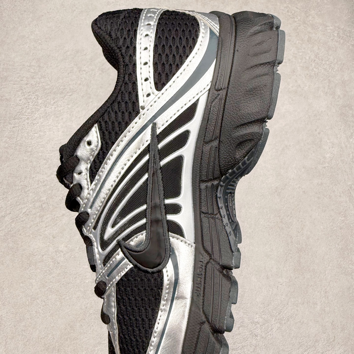 图片[7]-NK Air Max Moto 2K 舒适百搭耐磨 低帮跑步鞋 HQ2056-007 实拍调校N版已经零色差零失真 百分百还原实物色彩所见即所得 不存在货不对板色差等低级问题 选购参考实物拍摄 不混卖不参货 只用心做好货严格选品 承诺混一赔十 尺码：36 36.5 37.5 38 38.5 39 40 40.5 41 42 42.5 43 44 44.5 45-选品中心