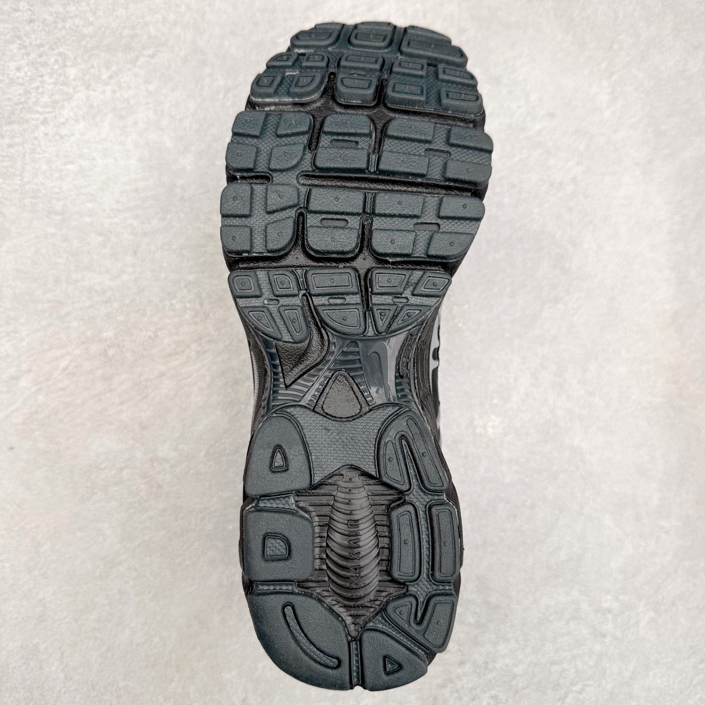 图片[9]-NK Air Max Moto 2K 舒适百搭耐磨 低帮跑步鞋 HQ2056-007 实拍调校N版已经零色差零失真 百分百还原实物色彩所见即所得 不存在货不对板色差等低级问题 选购参考实物拍摄 不混卖不参货 只用心做好货严格选品 承诺混一赔十 尺码：36 36.5 37.5 38 38.5 39 40 40.5 41 42 42.5 43 44 44.5 45-选品中心