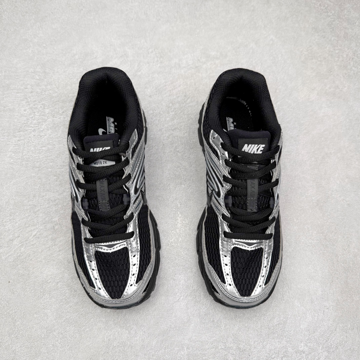 图片[2]-NK Air Max Moto 2K 舒适百搭耐磨 低帮跑步鞋 HQ2056-007 实拍调校N版已经零色差零失真 百分百还原实物色彩所见即所得 不存在货不对板色差等低级问题 选购参考实物拍摄 不混卖不参货 只用心做好货严格选品 承诺混一赔十 尺码：36 36.5 37.5 38 38.5 39 40 40.5 41 42 42.5 43 44 44.5 45-选品中心