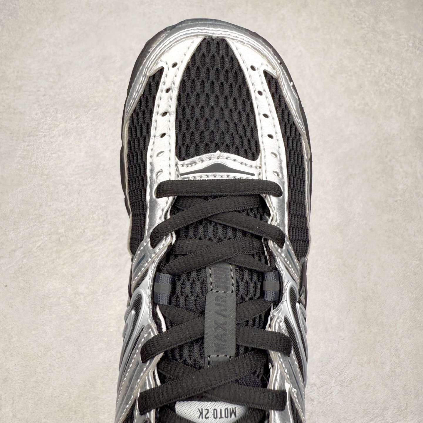 图片[4]-NK Air Max Moto 2K 舒适百搭耐磨 低帮跑步鞋 HQ2056-007 实拍调校N版已经零色差零失真 百分百还原实物色彩所见即所得 不存在货不对板色差等低级问题 选购参考实物拍摄 不混卖不参货 只用心做好货严格选品 承诺混一赔十 尺码：36 36.5 37.5 38 38.5 39 40 40.5 41 42 42.5 43 44 44.5 45-选品中心