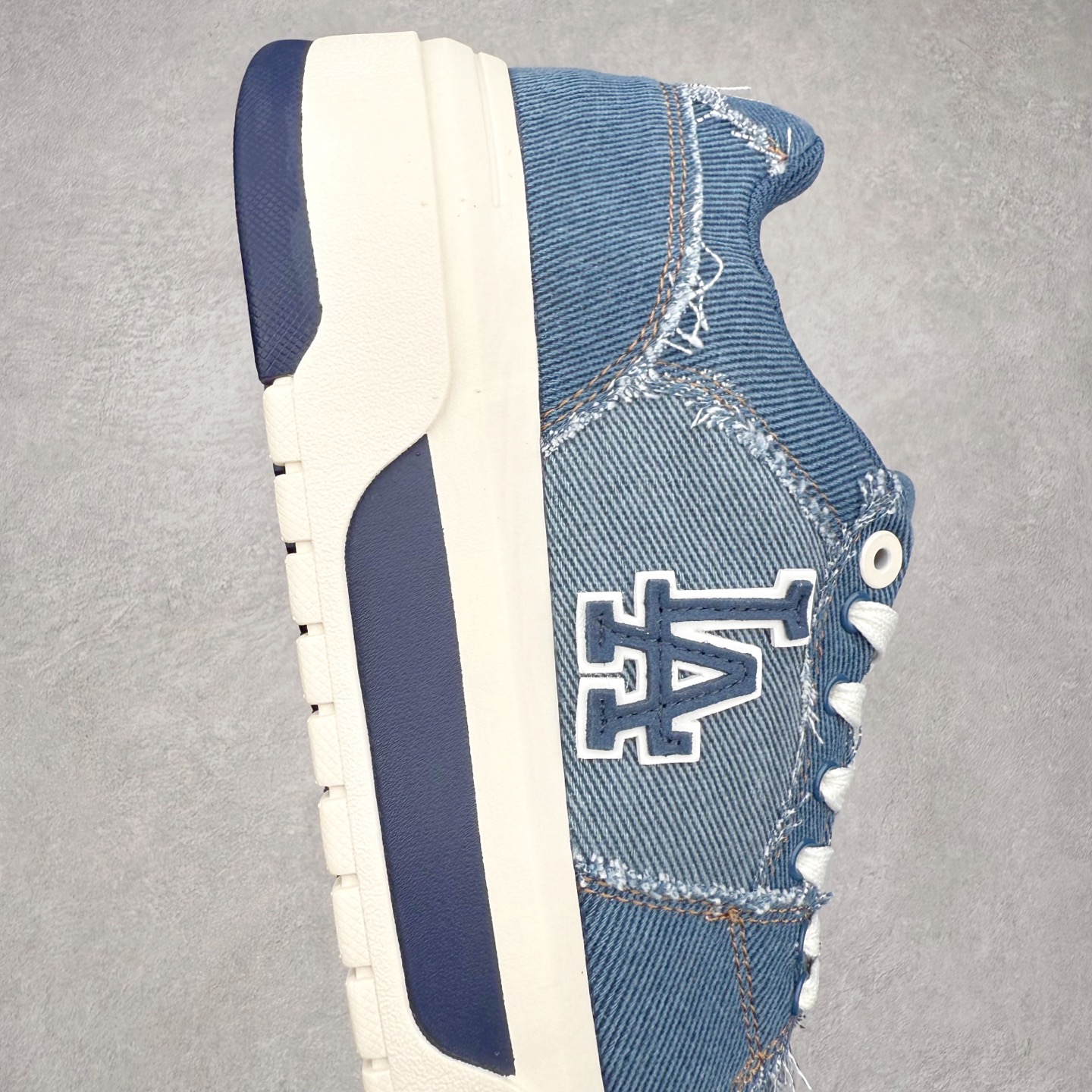 图片[6]-MLB Chunky Liner Basic 复古印花学长鞋系列低帮轻量增高厚底百搭休闲运动慢跑鞋板鞋 Korea韩国联名NY美国榄球纽约洋基队限定 韩国代购专供 全套原楦原纸板原厂数据开发 正确中底拉帮中底网布细节 平台代购专供 左脚内置芯片 韩国代购吊牌标贴 独家一比一RB+MD组合大底 高频后跟小人Logo精准对位立体饱满 正确网布加超迁鞋面 转印中底走线紧密 转印Logo工艺表层防刮不掉色 尺码：35 36 36.5 37.5 38 38.5 39 40 40.5 41 42 42.5 43 44 45-选品中心