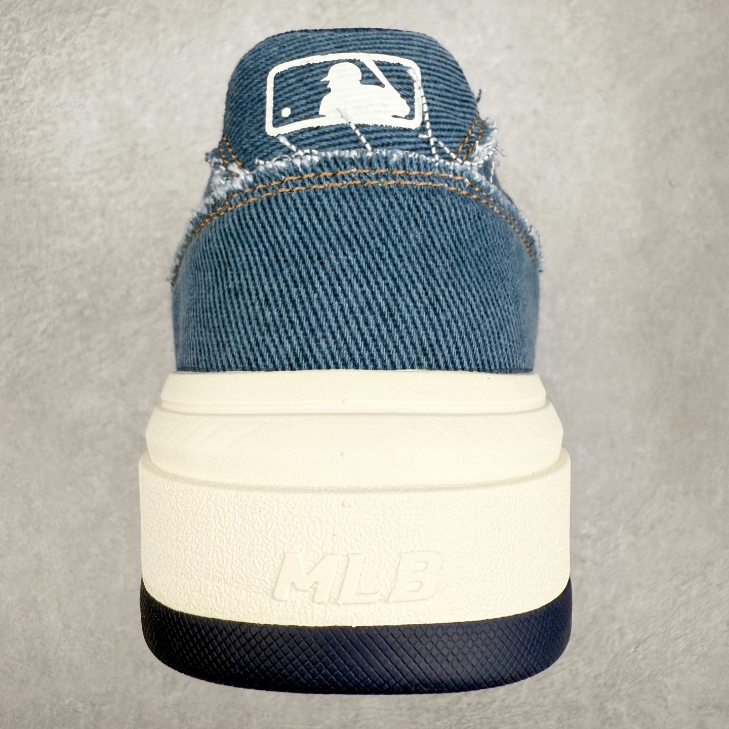图片[8]-MLB Chunky Liner Basic 复古印花学长鞋系列低帮轻量增高厚底百搭休闲运动慢跑鞋板鞋 Korea韩国联名NY美国榄球纽约洋基队限定 韩国代购专供 全套原楦原纸板原厂数据开发 正确中底拉帮中底网布细节 平台代购专供 左脚内置芯片 韩国代购吊牌标贴 独家一比一RB+MD组合大底 高频后跟小人Logo精准对位立体饱满 正确网布加超迁鞋面 转印中底走线紧密 转印Logo工艺表层防刮不掉色 尺码：35 36 36.5 37.5 38 38.5 39 40 40.5 41 42 42.5 43 44 45-选品中心