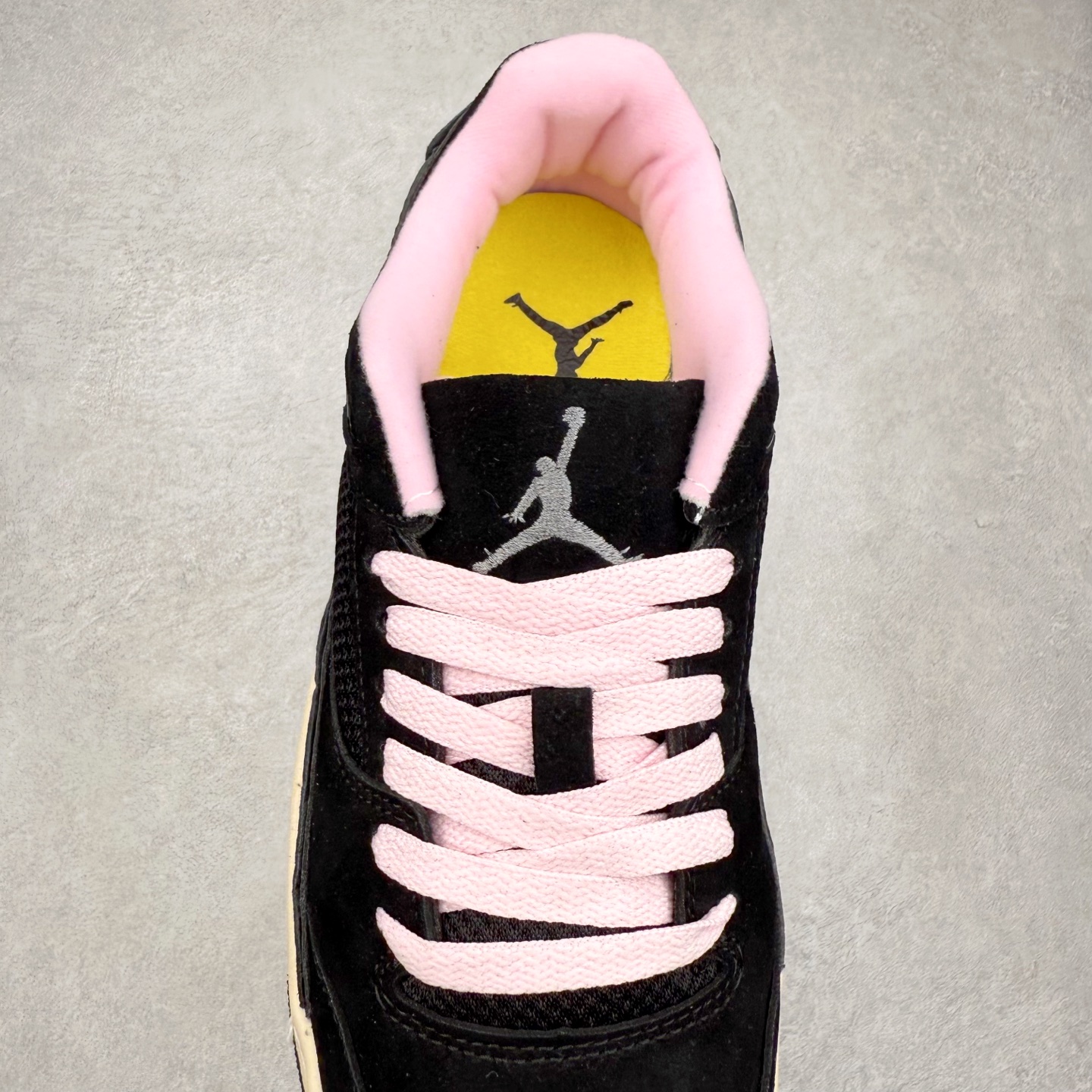 图片[5]-Air Jordan AJ Flight Court 乔丹低帮复古篮球鞋 设计简约又不失复古韵味鞋内的鞋垫柔软且有弹性 能够很好地缓冲落地时的冲击力鞋面的材质贴合脚部 鞋底的纹路设计合理 抓地力很强 尺码： 36 36.5 37.5 38 38.5 39 40 40.5 41 42 42.5 43 44 45 46 47 47.5-选品中心