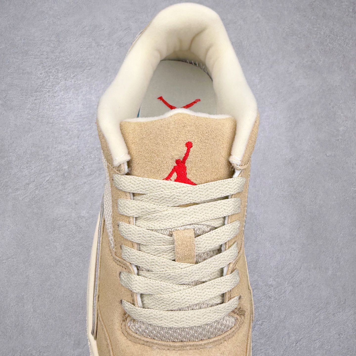 图片[5]-Air Jordan AJ Flight Court 乔丹低帮复古篮球鞋 设计简约又不失复古韵味鞋内的鞋垫柔软且有弹性 能够很好地缓冲落地时的冲击力鞋面的材质贴合脚部 鞋底的纹路设计合理 抓地力很强 尺码： 36 36.5 37.5 38 38.5 39 40 40.5 41 42 42.5 43 44 45 46 47 47.5-选品中心