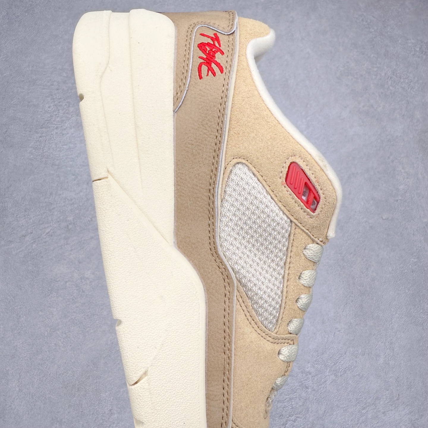 图片[6]-Air Jordan AJ Flight Court 乔丹低帮复古篮球鞋 设计简约又不失复古韵味鞋内的鞋垫柔软且有弹性 能够很好地缓冲落地时的冲击力鞋面的材质贴合脚部 鞋底的纹路设计合理 抓地力很强 尺码： 36 36.5 37.5 38 38.5 39 40 40.5 41 42 42.5 43 44 45 46 47 47.5-选品中心