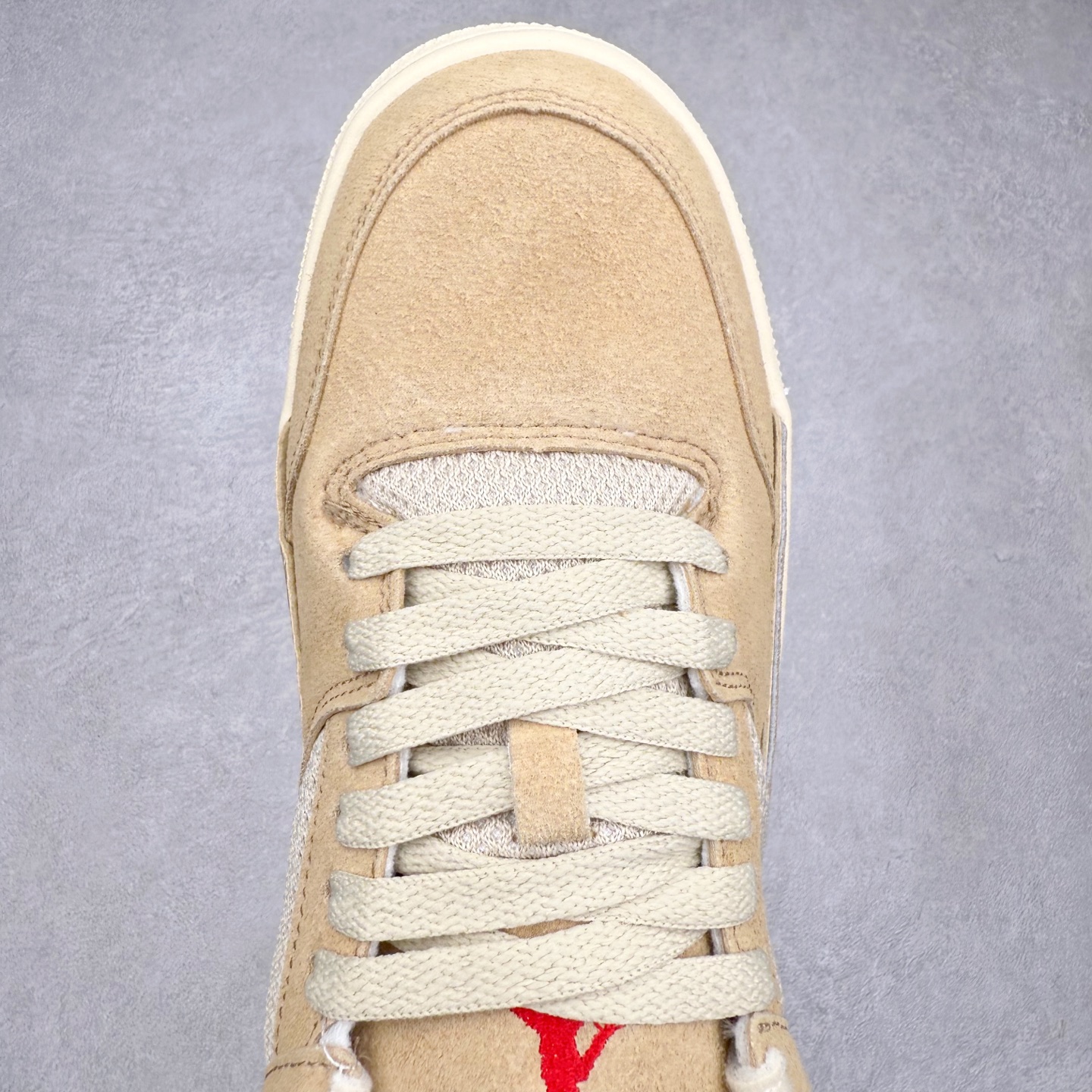 图片[4]-Air Jordan AJ Flight Court 乔丹低帮复古篮球鞋 设计简约又不失复古韵味鞋内的鞋垫柔软且有弹性 能够很好地缓冲落地时的冲击力鞋面的材质贴合脚部 鞋底的纹路设计合理 抓地力很强 尺码： 36 36.5 37.5 38 38.5 39 40 40.5 41 42 42.5 43 44 45 46 47 47.5-选品中心