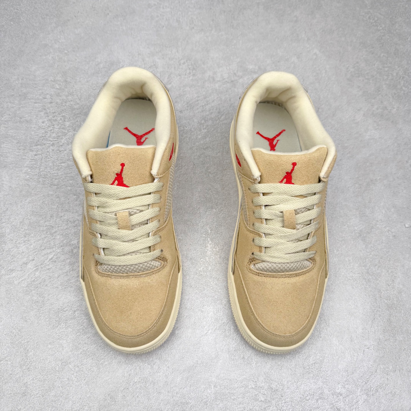 图片[2]-Air Jordan AJ Flight Court 乔丹低帮复古篮球鞋 设计简约又不失复古韵味鞋内的鞋垫柔软且有弹性 能够很好地缓冲落地时的冲击力鞋面的材质贴合脚部 鞋底的纹路设计合理 抓地力很强 尺码： 36 36.5 37.5 38 38.5 39 40 40.5 41 42 42.5 43 44 45 46 47 47.5-选品中心