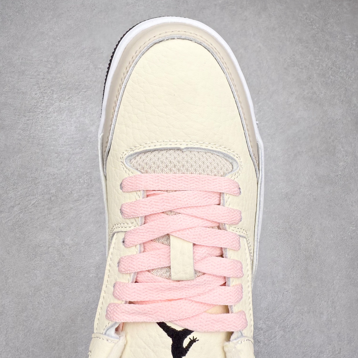 图片[4]-Air Jordan AJ Flight Court 乔丹低帮复古篮球鞋 设计简约又不失复古韵味鞋内的鞋垫柔软且有弹性 能够很好地缓冲落地时的冲击力鞋面的材质贴合脚部 鞋底的纹路设计合理 抓地力很强 尺码： 36 36.5 37.5 38 38.5 39 40 40.5 41 42 42.5 43 44 45 46 47 47.5-选品中心