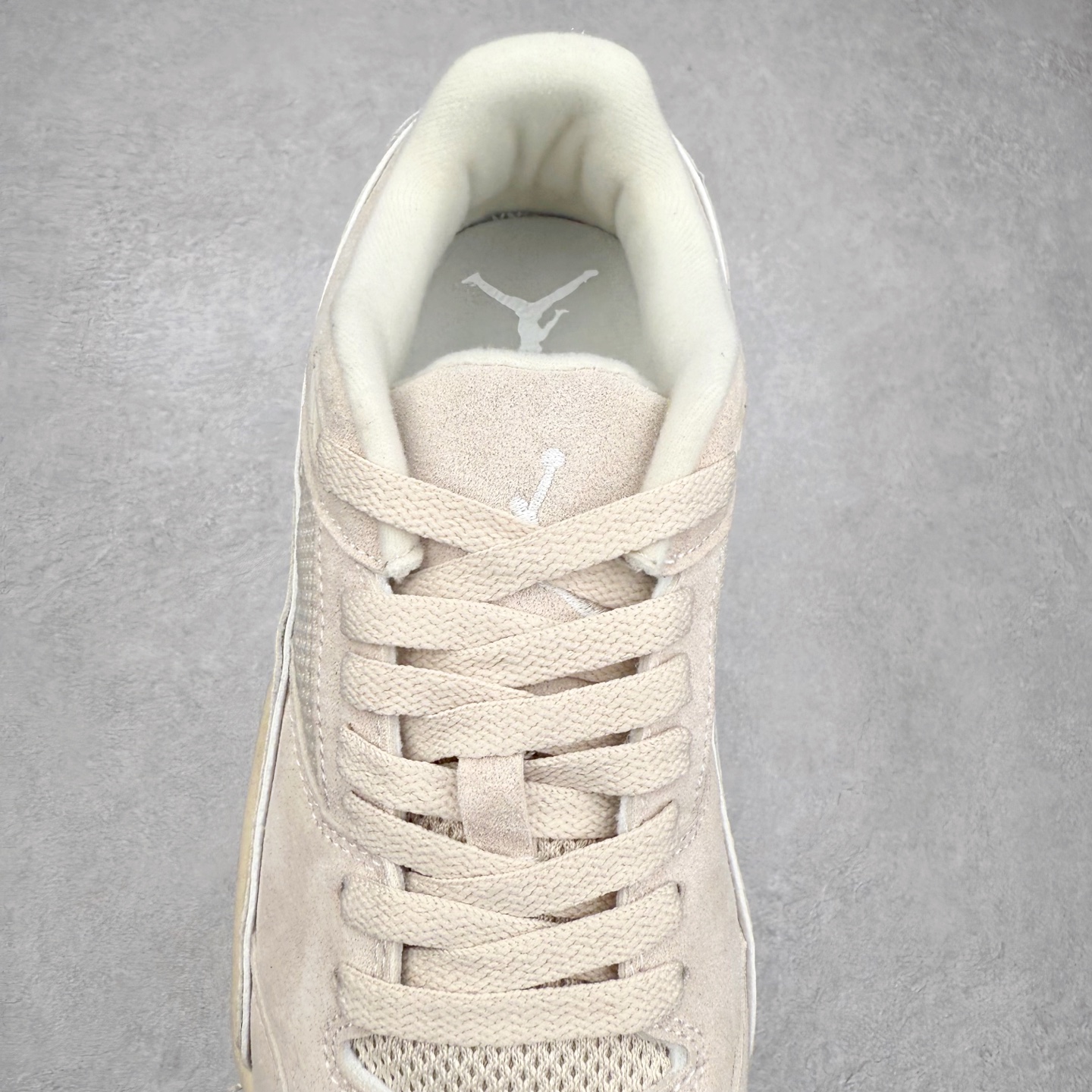 图片[5]-Air Jordan AJ Flight Court 乔丹低帮复古篮球鞋 设计简约又不失复古韵味鞋内的鞋垫柔软且有弹性 能够很好地缓冲落地时的冲击力鞋面的材质贴合脚部 鞋底的纹路设计合理 抓地力很强 尺码： 36 36.5 37.5 38 38.5 39 40 40.5 41 42 42.5 43 44 45 46 47 47.5-选品中心