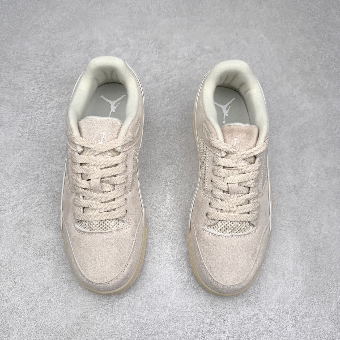 图片[2]-Air Jordan AJ Flight Court 乔丹低帮复古篮球鞋 设计简约又不失复古韵味鞋内的鞋垫柔软且有弹性 能够很好地缓冲落地时的冲击力鞋面的材质贴合脚部 鞋底的纹路设计合理 抓地力很强 尺码： 36 36.5 37.5 38 38.5 39 40 40.5 41 42 42.5 43 44 45 46 47 47.5-选品中心