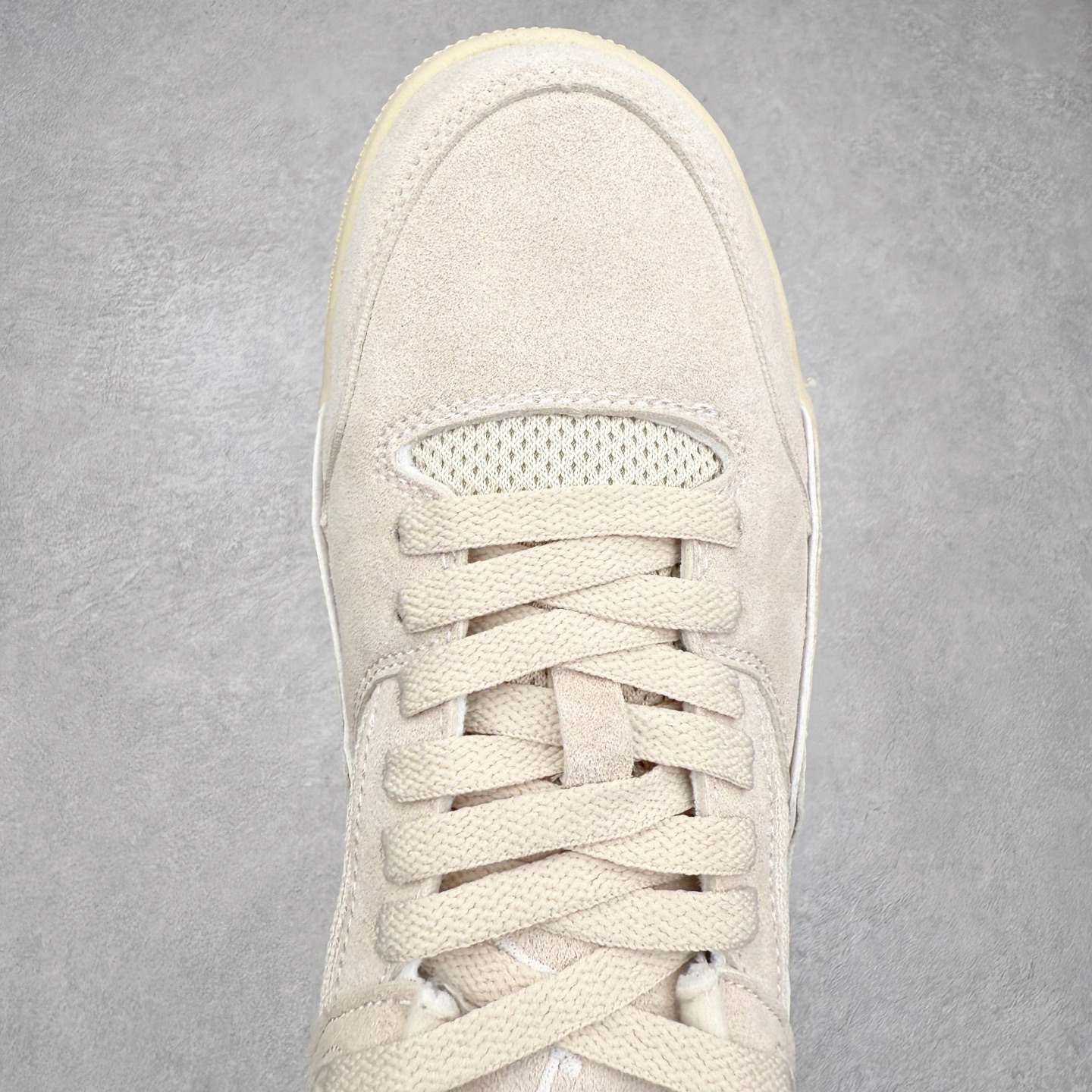 图片[4]-Air Jordan AJ Flight Court 乔丹低帮复古篮球鞋 设计简约又不失复古韵味鞋内的鞋垫柔软且有弹性 能够很好地缓冲落地时的冲击力鞋面的材质贴合脚部 鞋底的纹路设计合理 抓地力很强 尺码： 36 36.5 37.5 38 38.5 39 40 40.5 41 42 42.5 43 44 45 46 47 47.5-选品中心