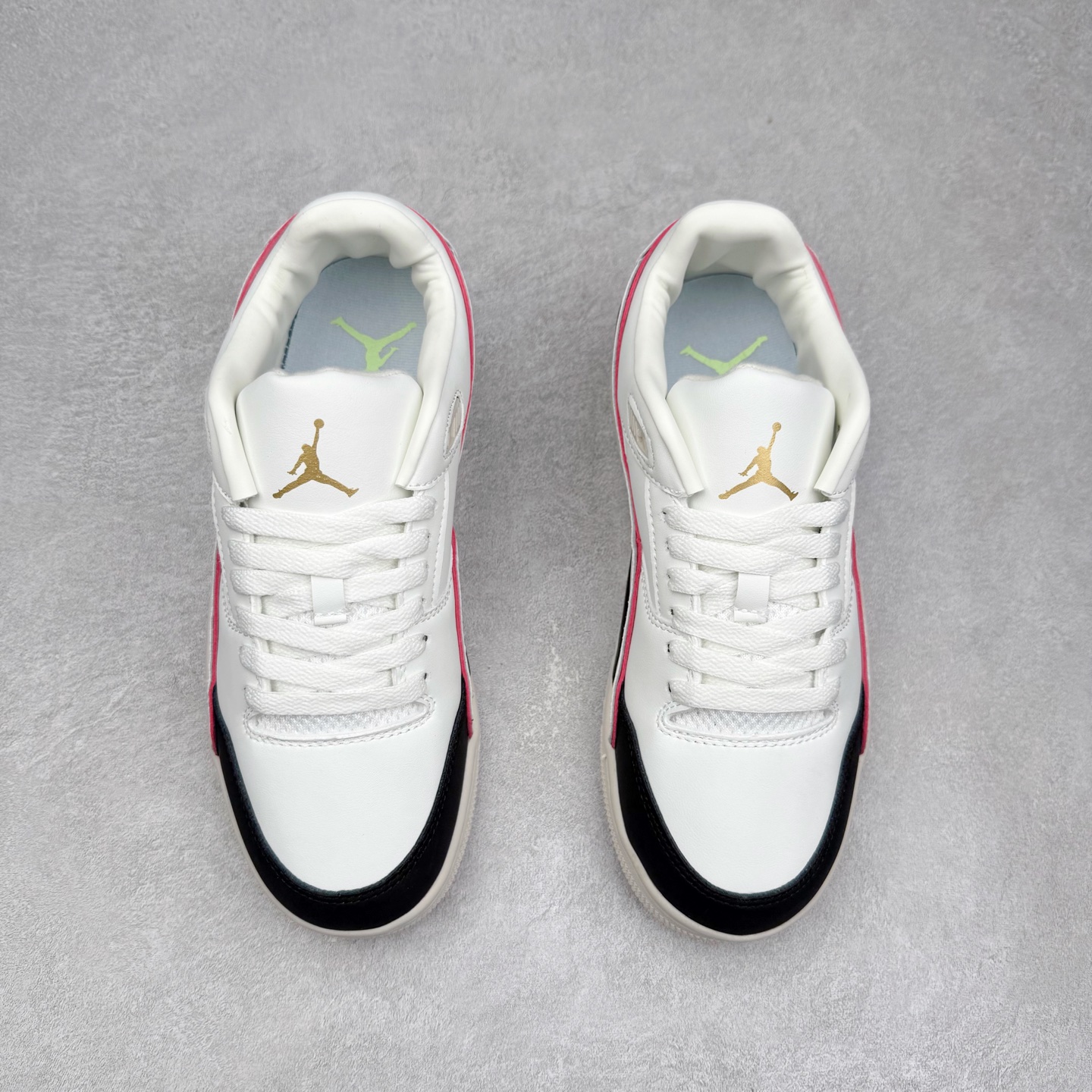 图片[2]-Air Jordan AJ Flight Court 乔丹低帮复古篮球鞋 设计简约又不失复古韵味鞋内的鞋垫柔软且有弹性 能够很好地缓冲落地时的冲击力鞋面的材质贴合脚部 鞋底的纹路设计合理 抓地力很强 尺码： 36 36.5 37.5 38 38.5 39 40 40.5 41 42 42.5 43 44 45 46 47 47.5-选品中心